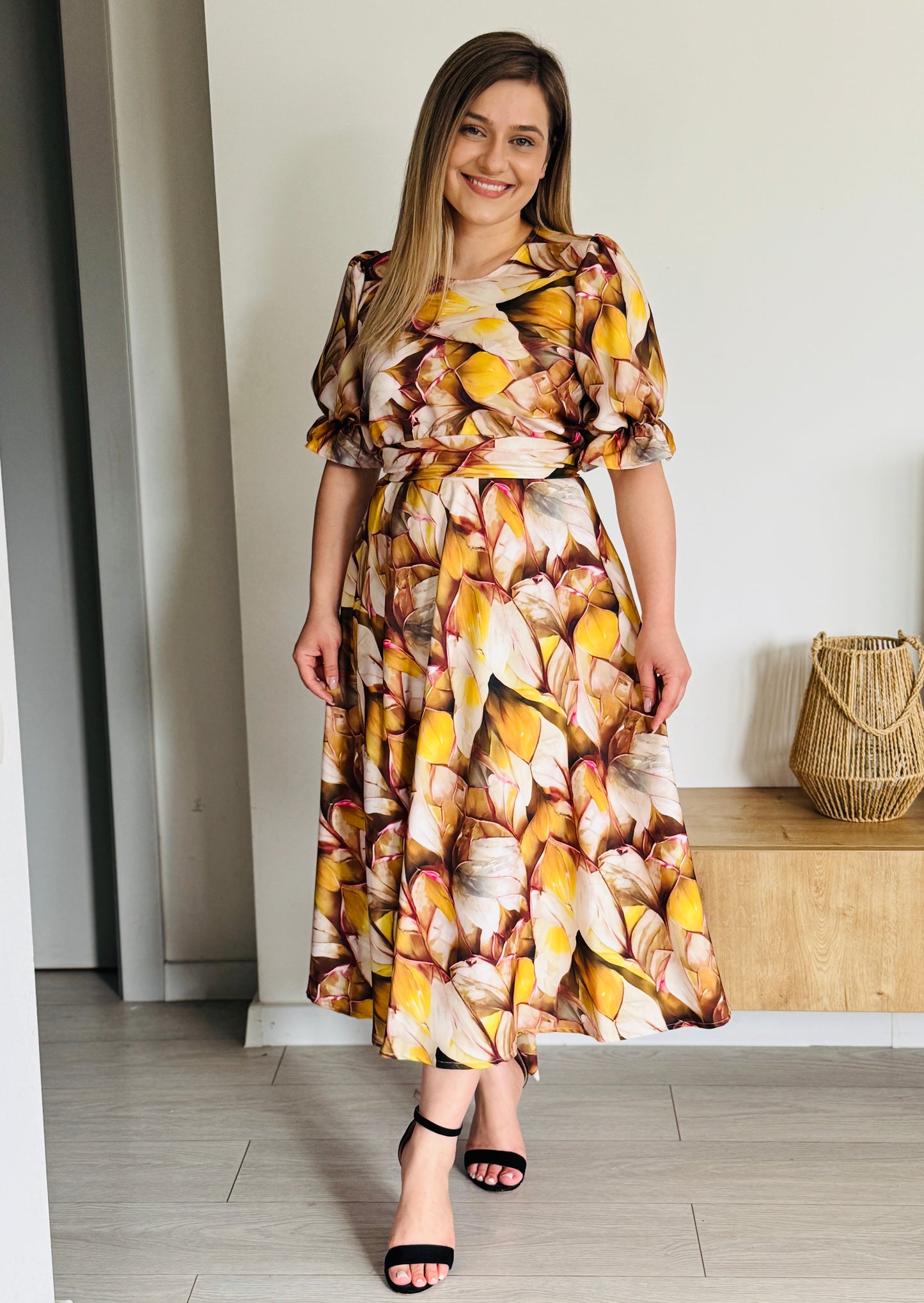 Articolul zilei🎀 Rochie midi din stofă Barbi