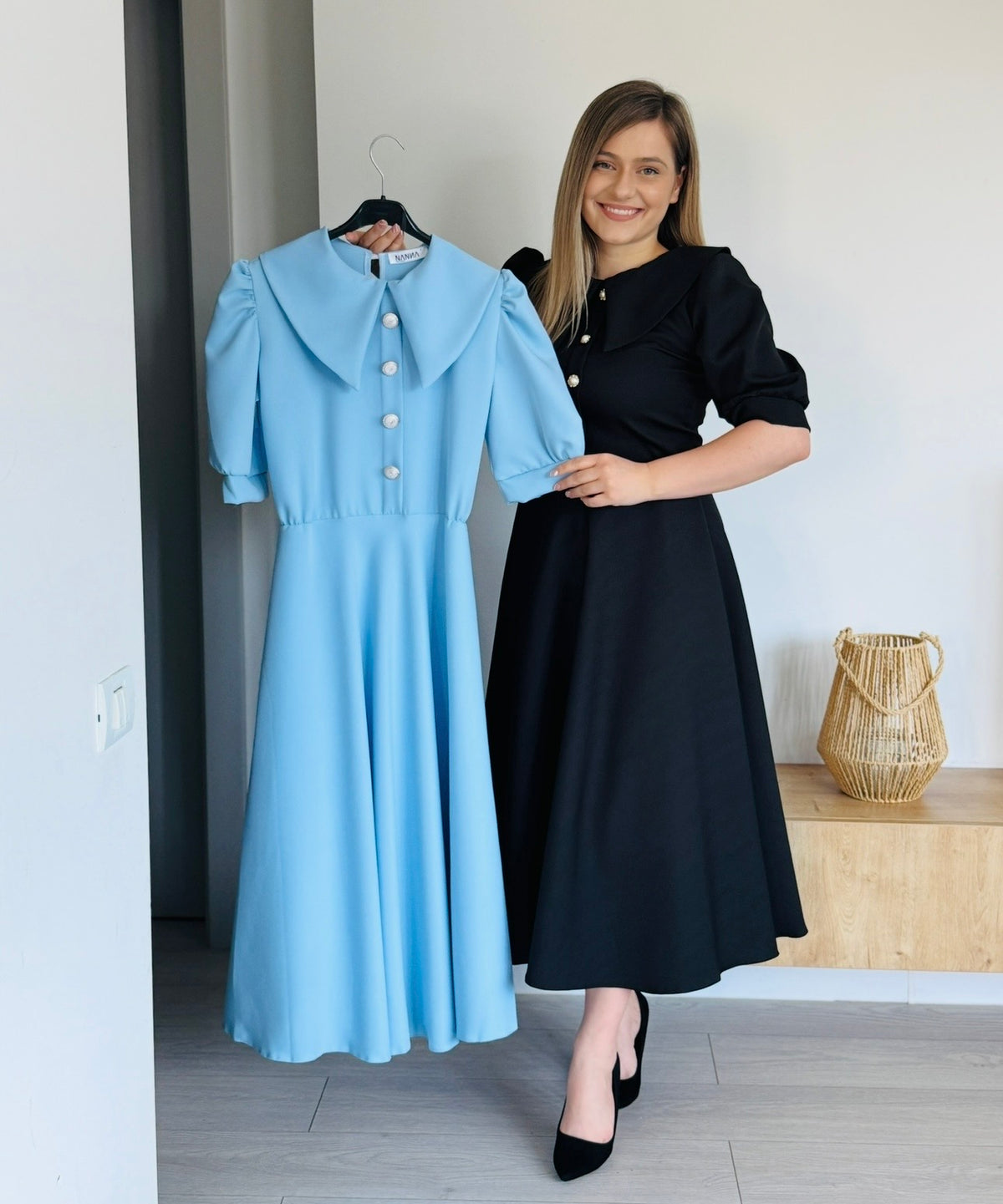 Rochie elegantă cu guler amplu și nasturi decorativi