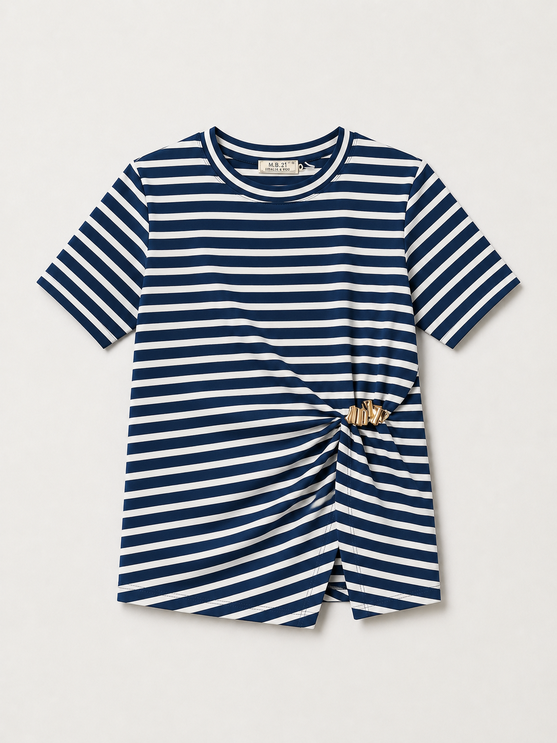 Tricou casual în dungi cu detaliu decorativ în talie