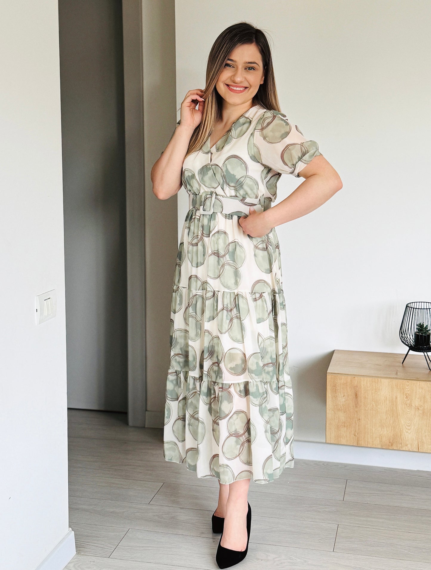 Rochie Midi cu Imprimeu Modern și Curea