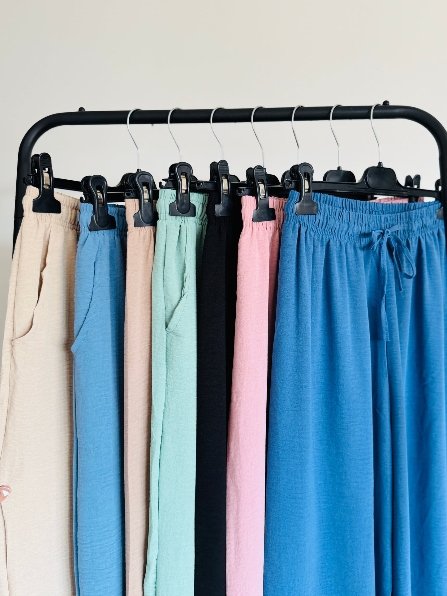 Pantaloni lejeri cu croială wide leg