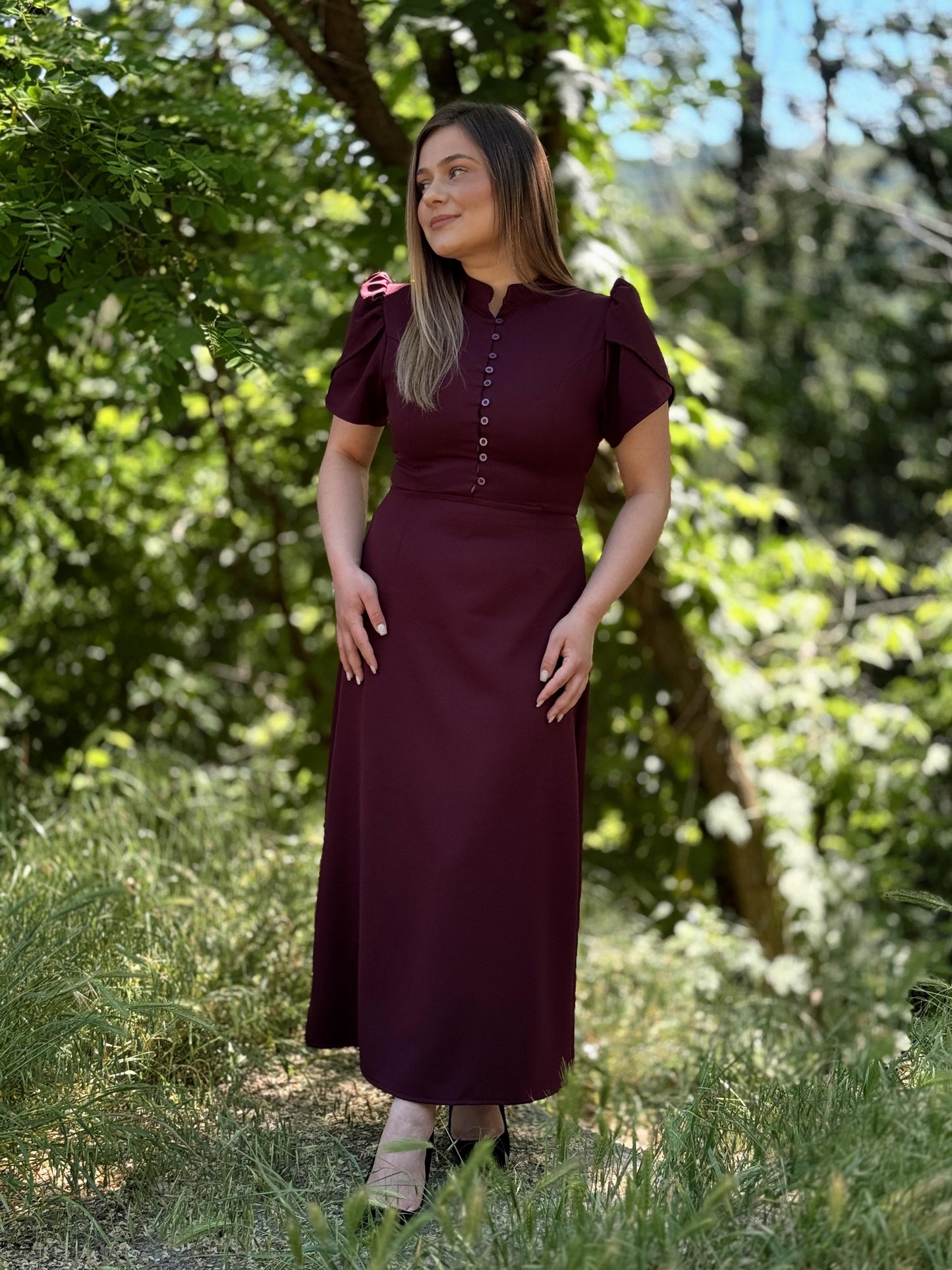 Rochie midi elegantă cu nasturi funcționali