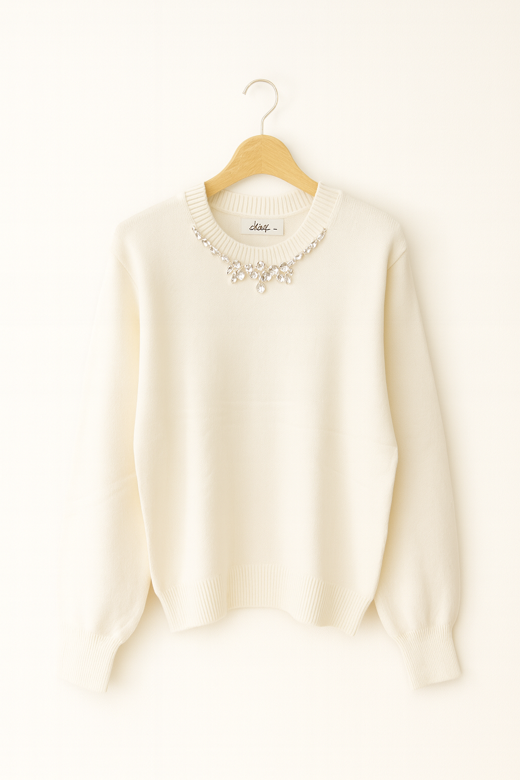 Pulover Soft cu Colier de Pietre – Model Elegant