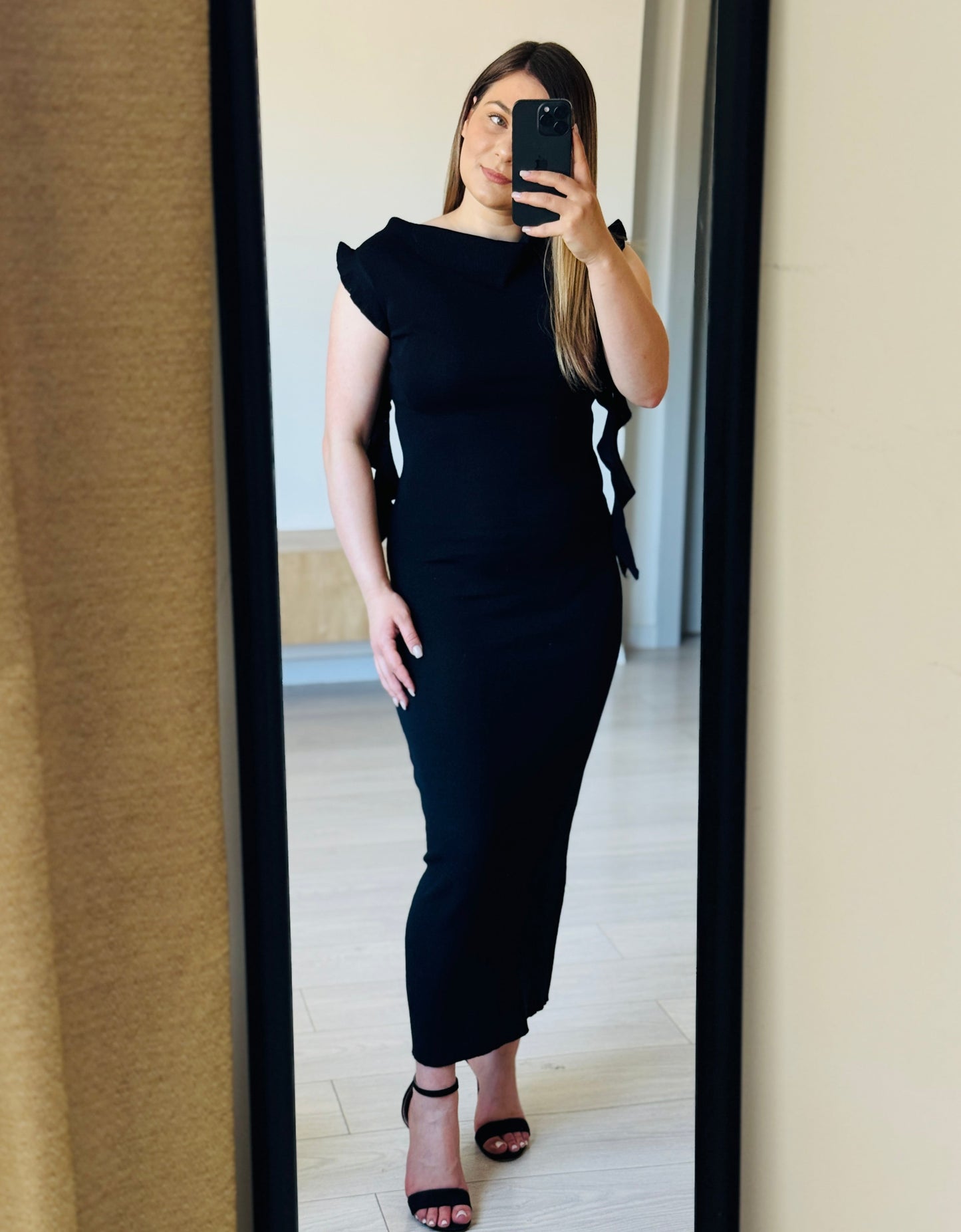 Rochie midi din tricot cu detalii decorative laterale