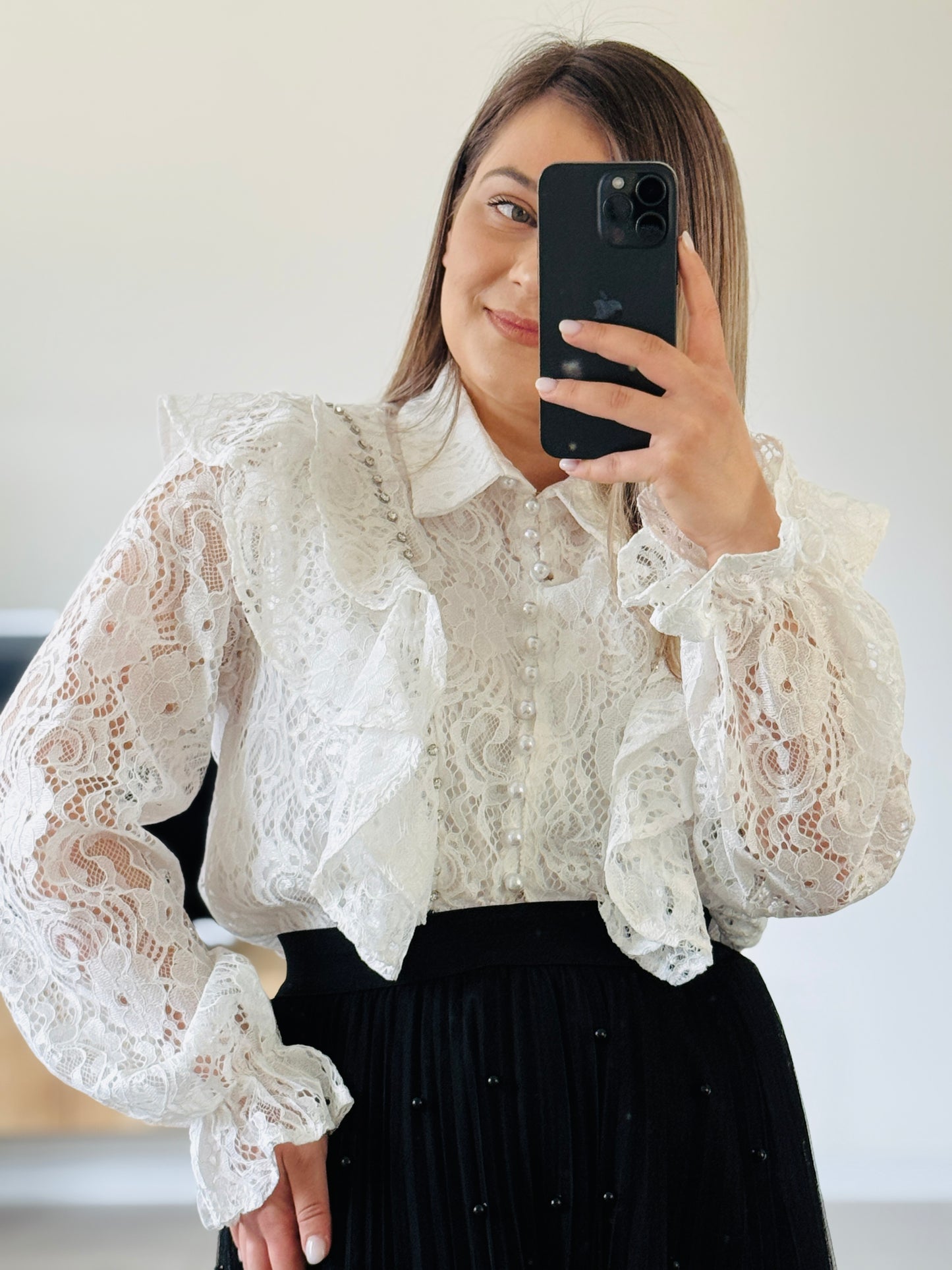 Bluză Elegantă din Dantelă cu Volane și Perle