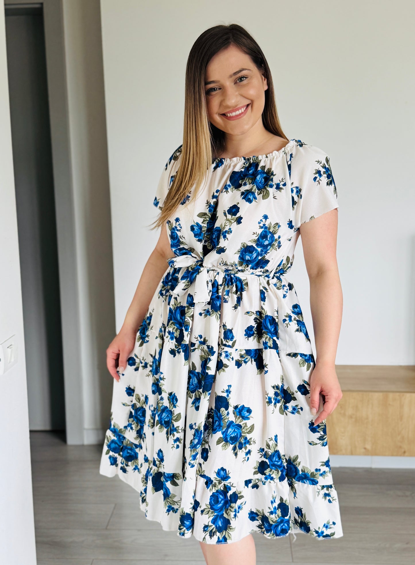 Rochie midi cu imprimeu floral și cordon în talie