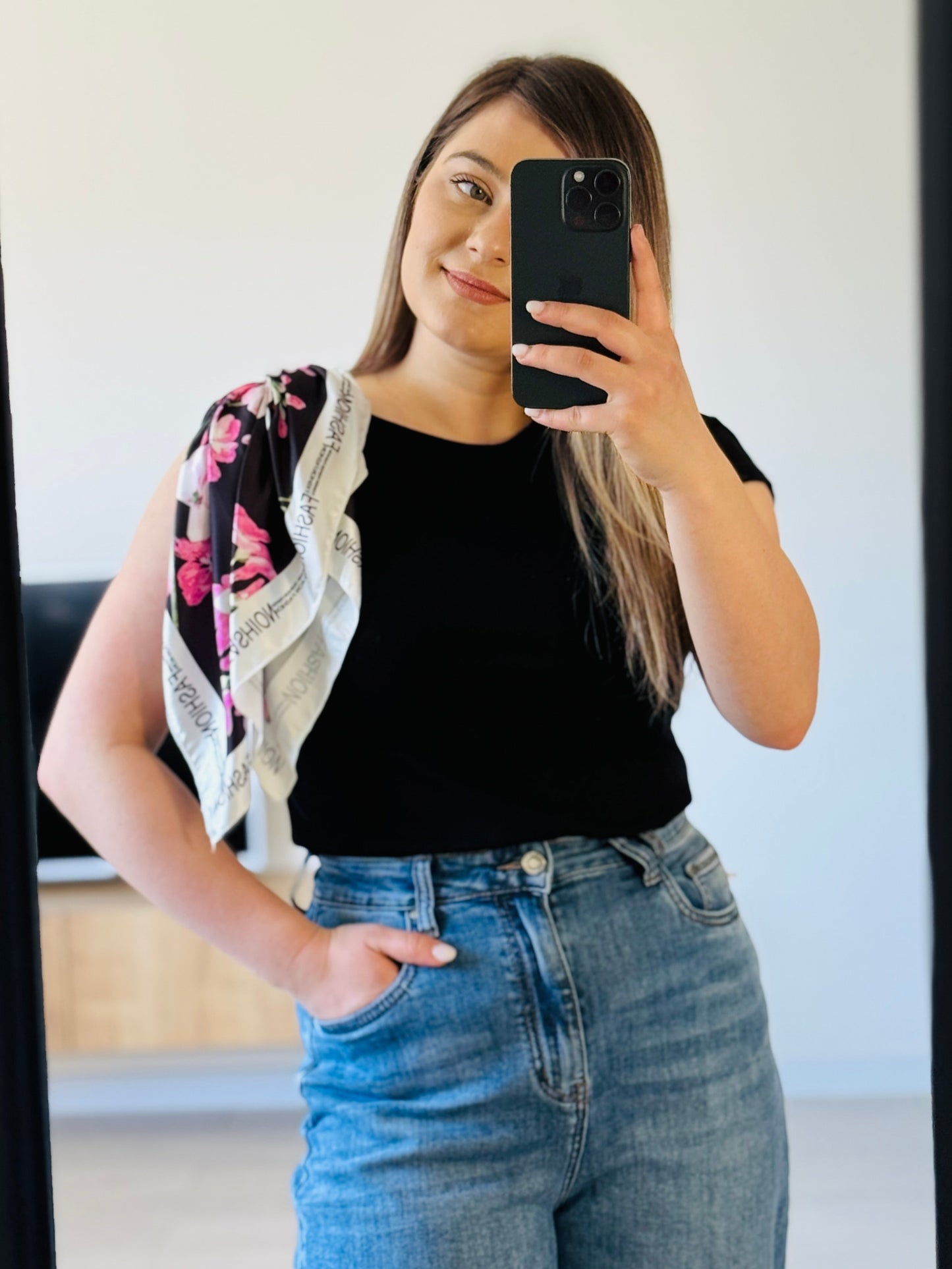 Tricou cu eșarfă decorativă