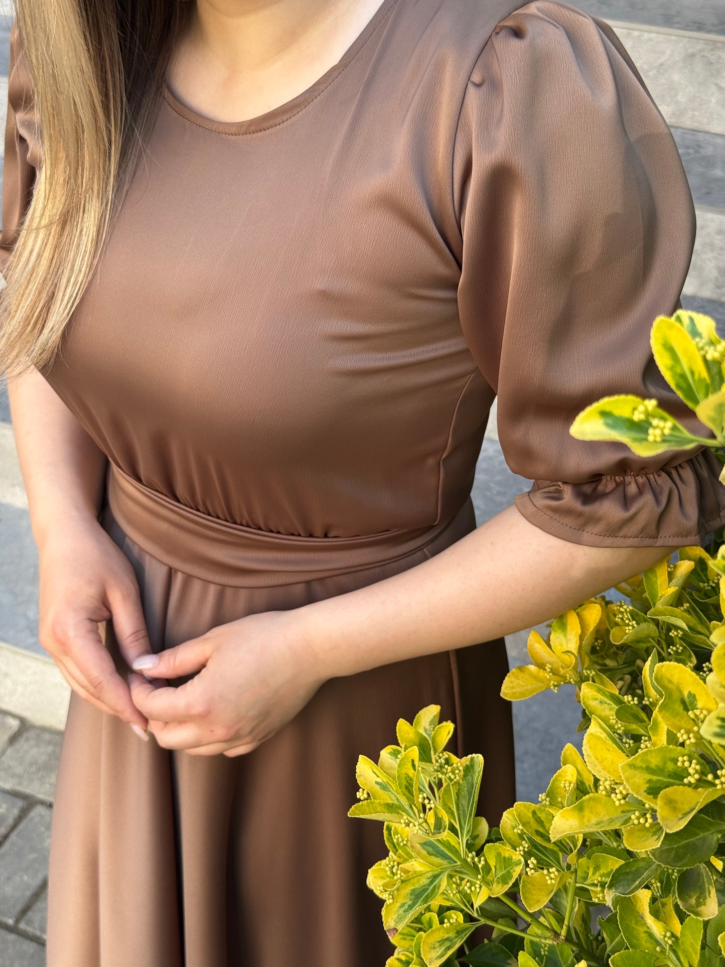 Rochie midi elegantă din tafta maro