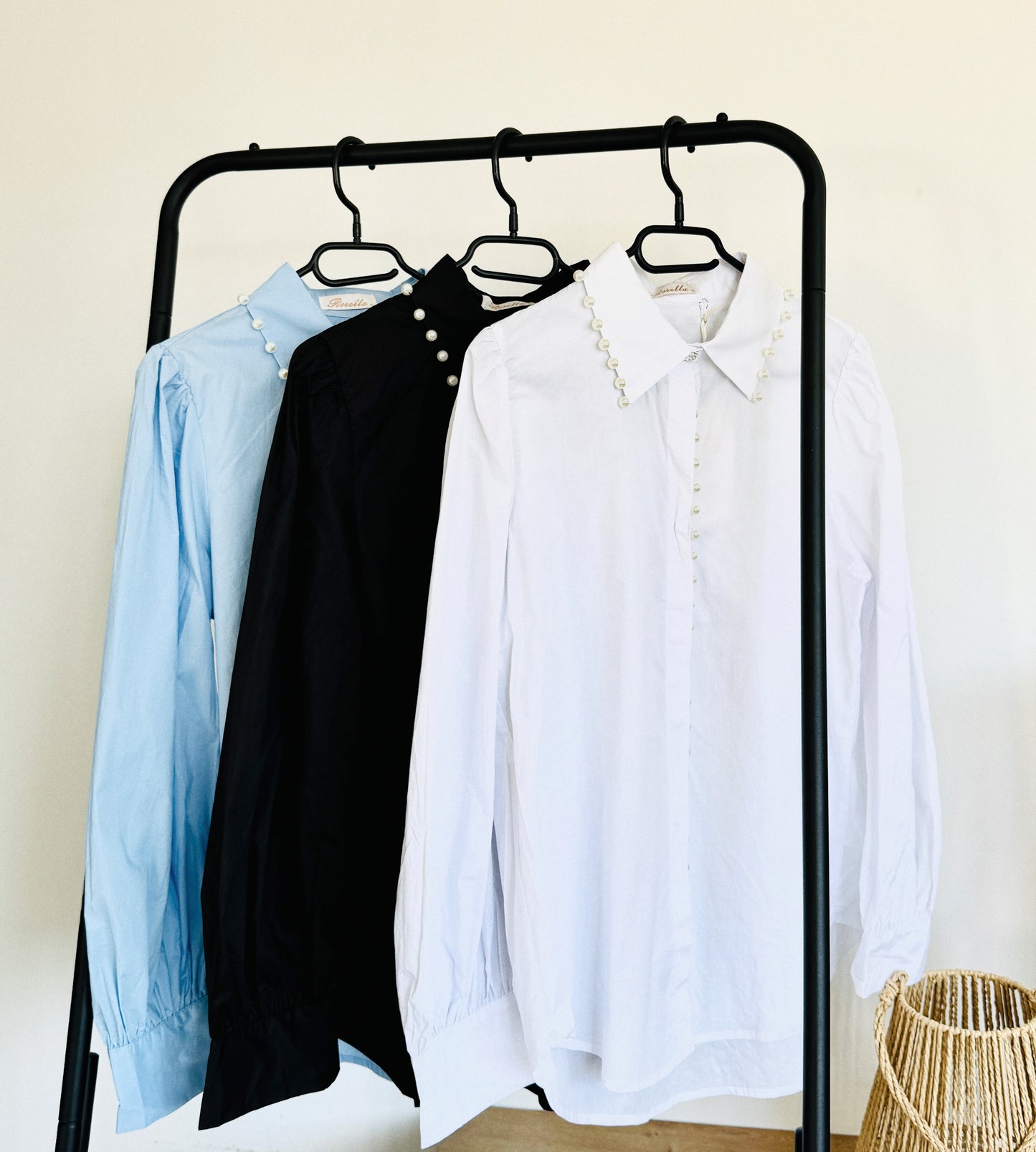 Cămașă cu nasturi decorați cu perle