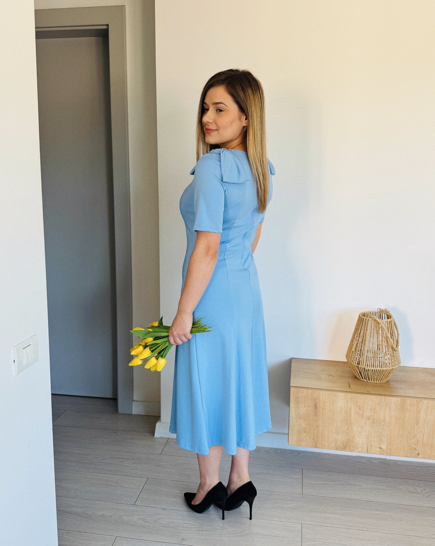 Rochie midi cu detaliu fundă – Albastru ciel