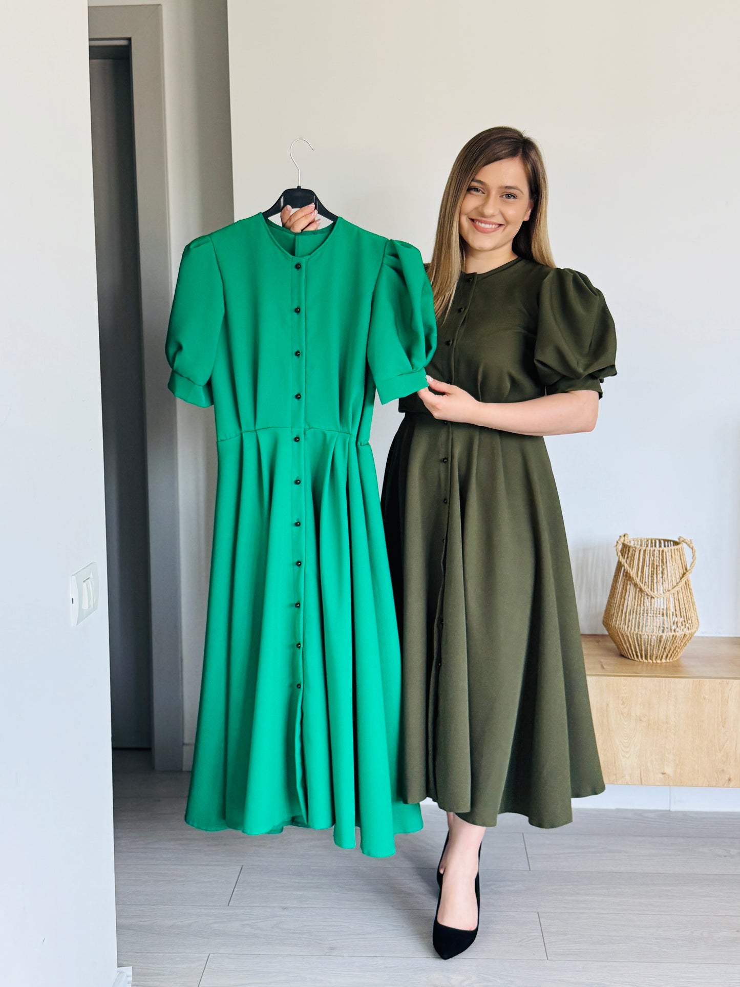 Articolul zilei 🎀                              Rochie midi din stofă Barbi