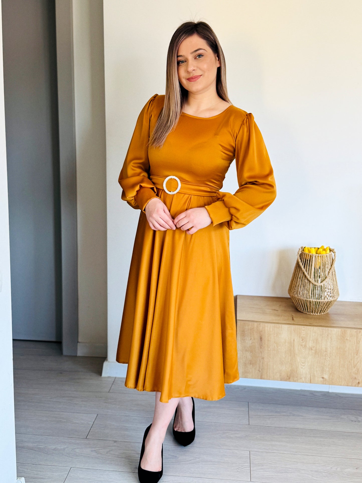 Rochie elegantă din tafta cu cordon decorativ
