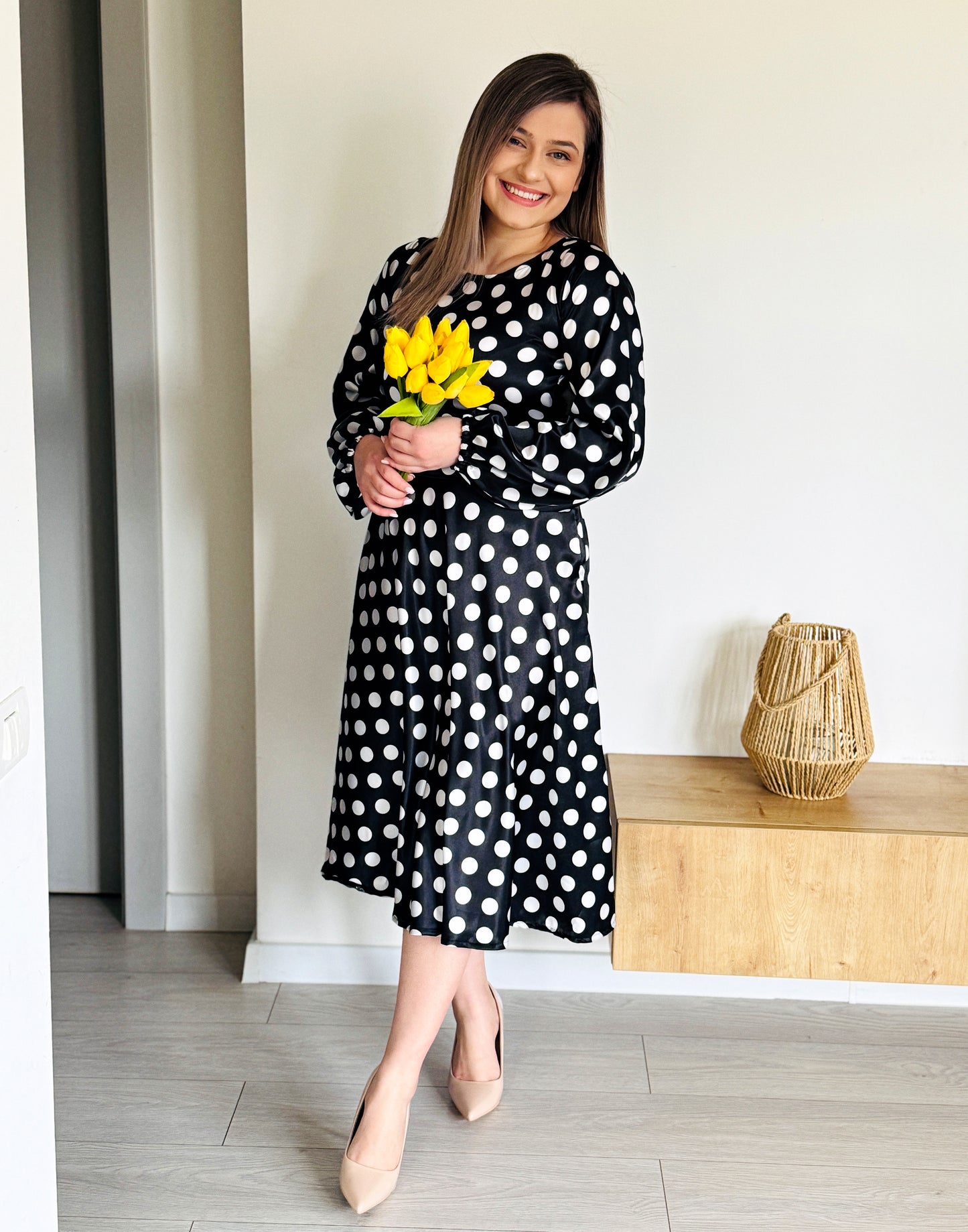 Rochie Midi Satinată Neagră cu Buline Albe