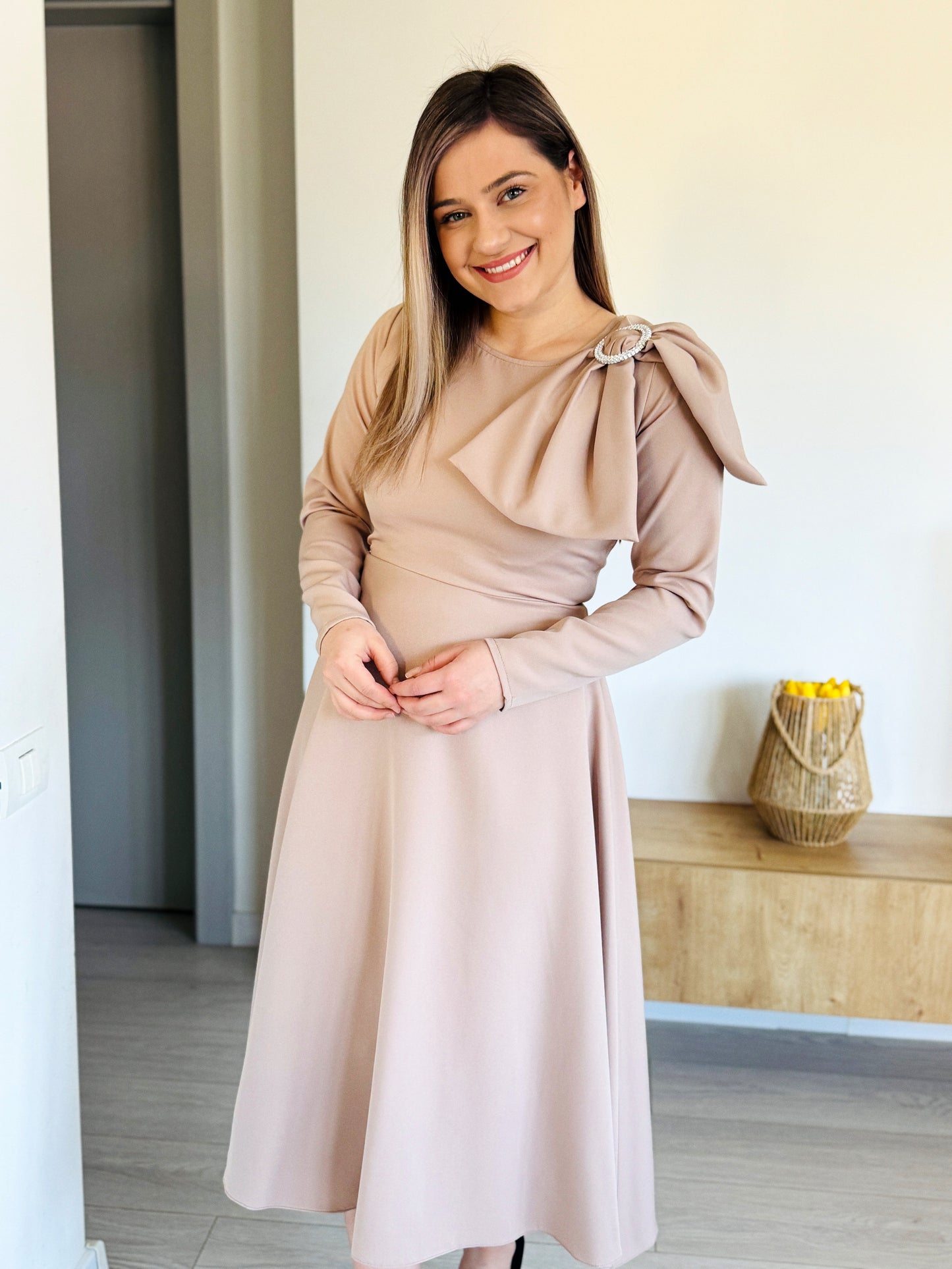 Rochie elegantă din stofă barbi cu fundă decorativă
