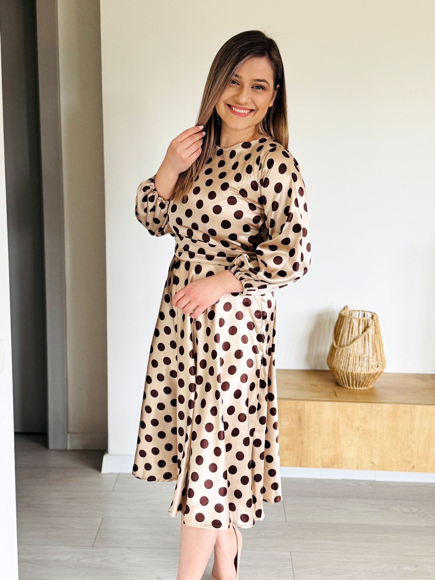 Rochie Midi Satinată Bej cu Buline Maro