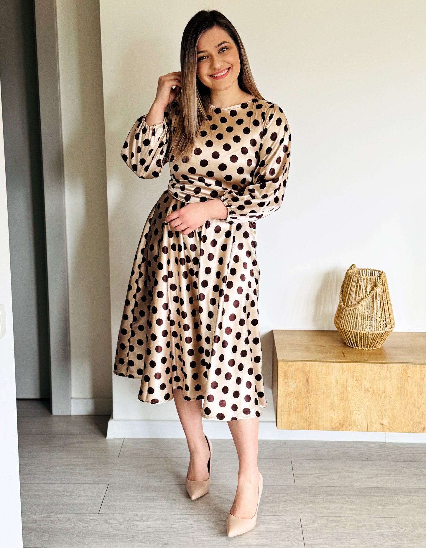 Rochie Midi Satinată Bej cu Buline Maro