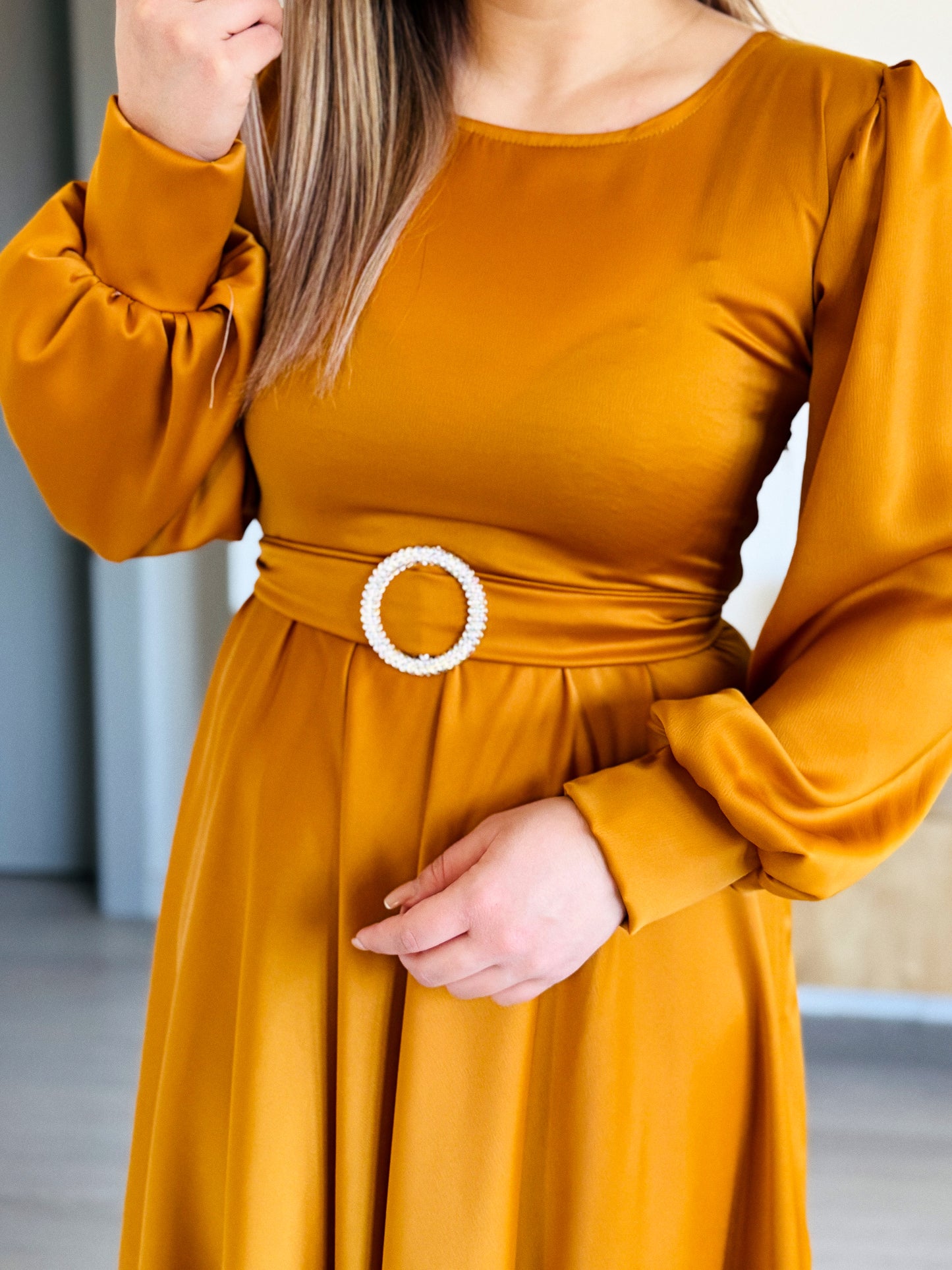 Rochie elegantă din tafta cu cordon decorativ