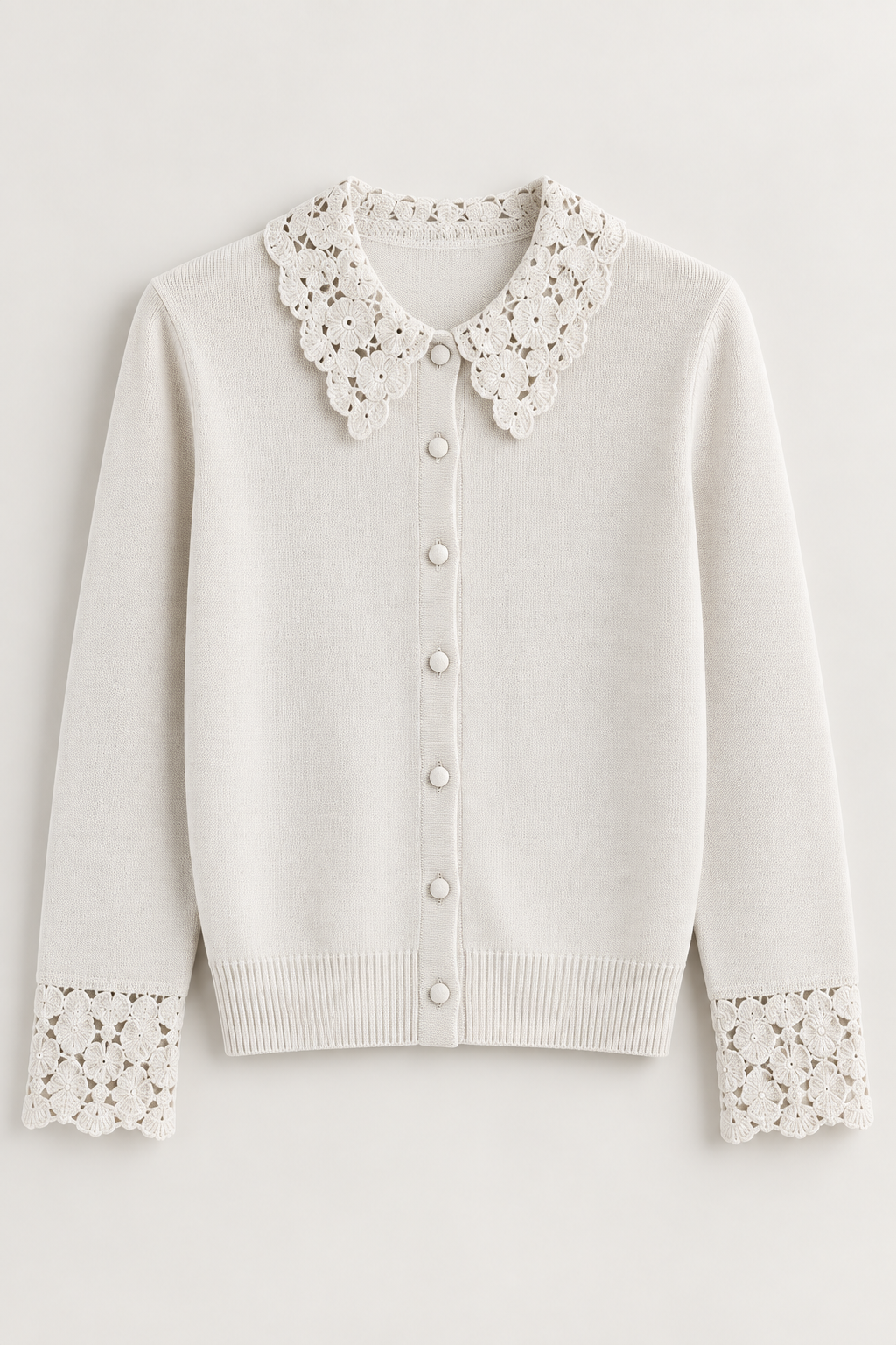 Cardigan tricot cu dantelă și nasturi perlați