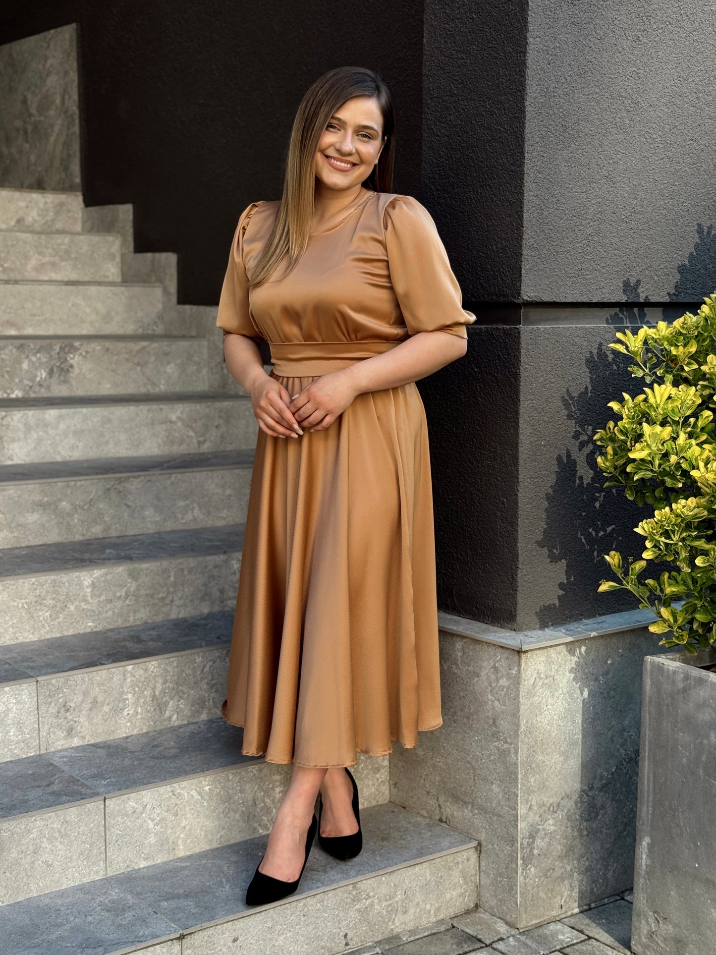 Rochie midi din tafta cu talie accentuată