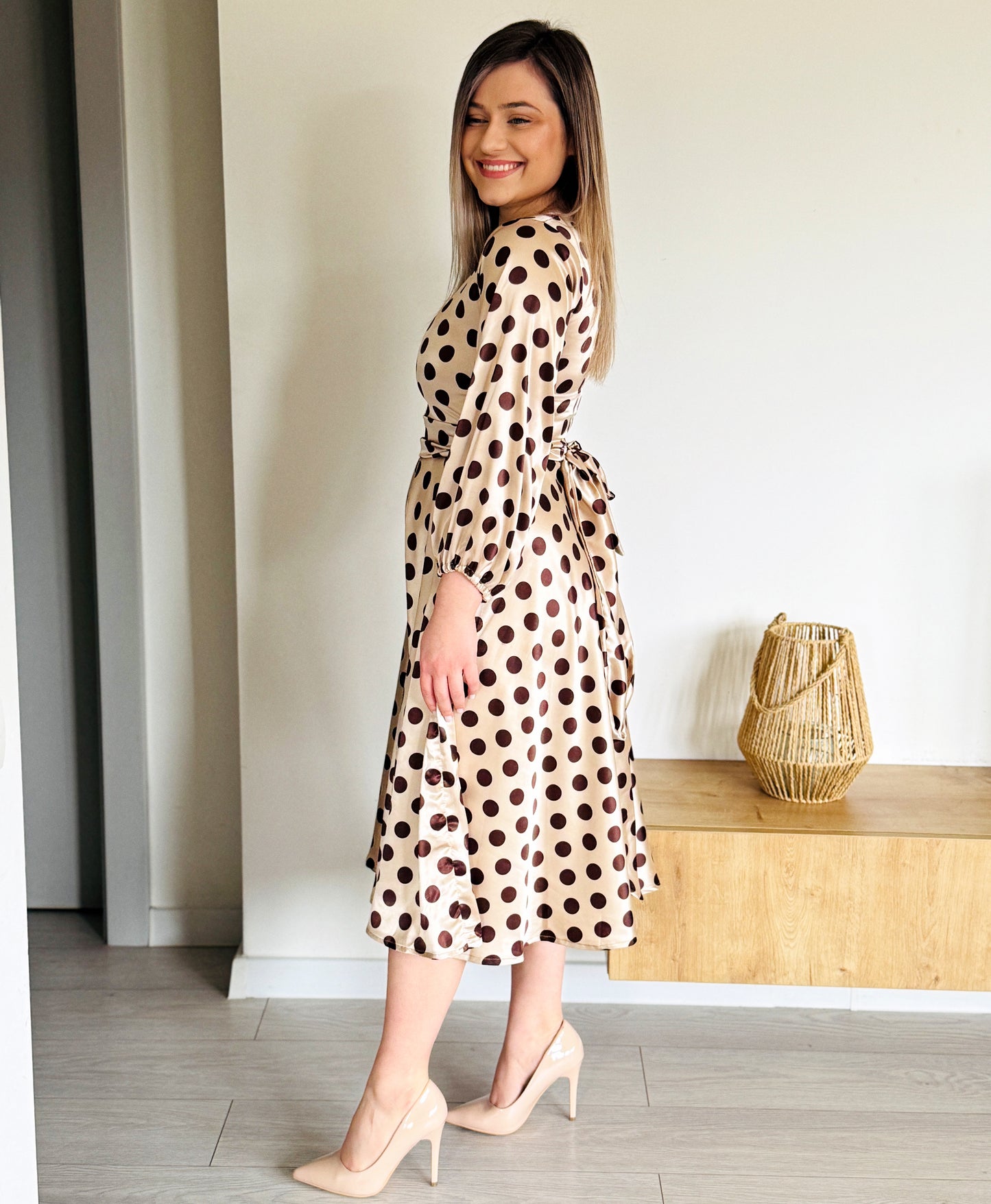 Rochie Midi Satinată Bej cu Buline Maro
