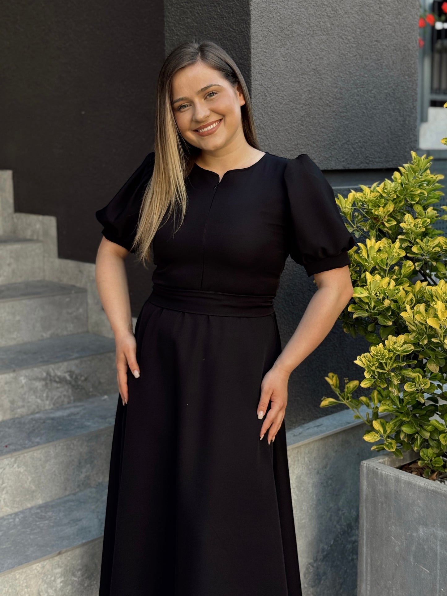 Rochie midi elegantă din stofă Barbi neagră