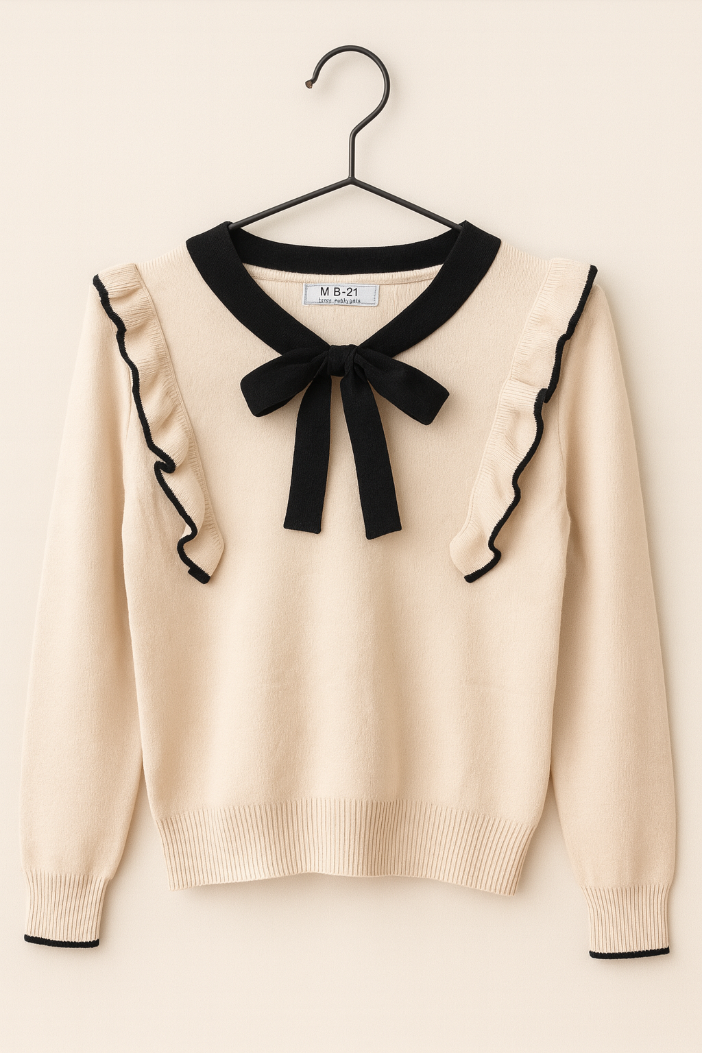 Bluză cu Volănașe și Fundiță Contrastantă – Stil Romantic