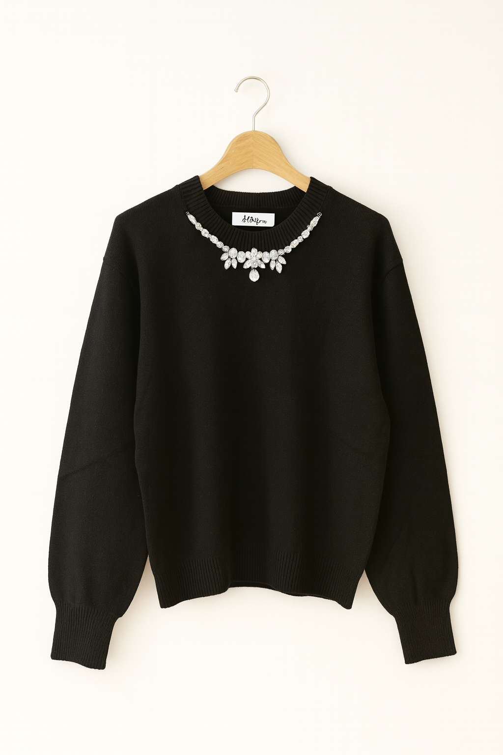 Pulover Soft cu Colier de Pietre – Model Elegant