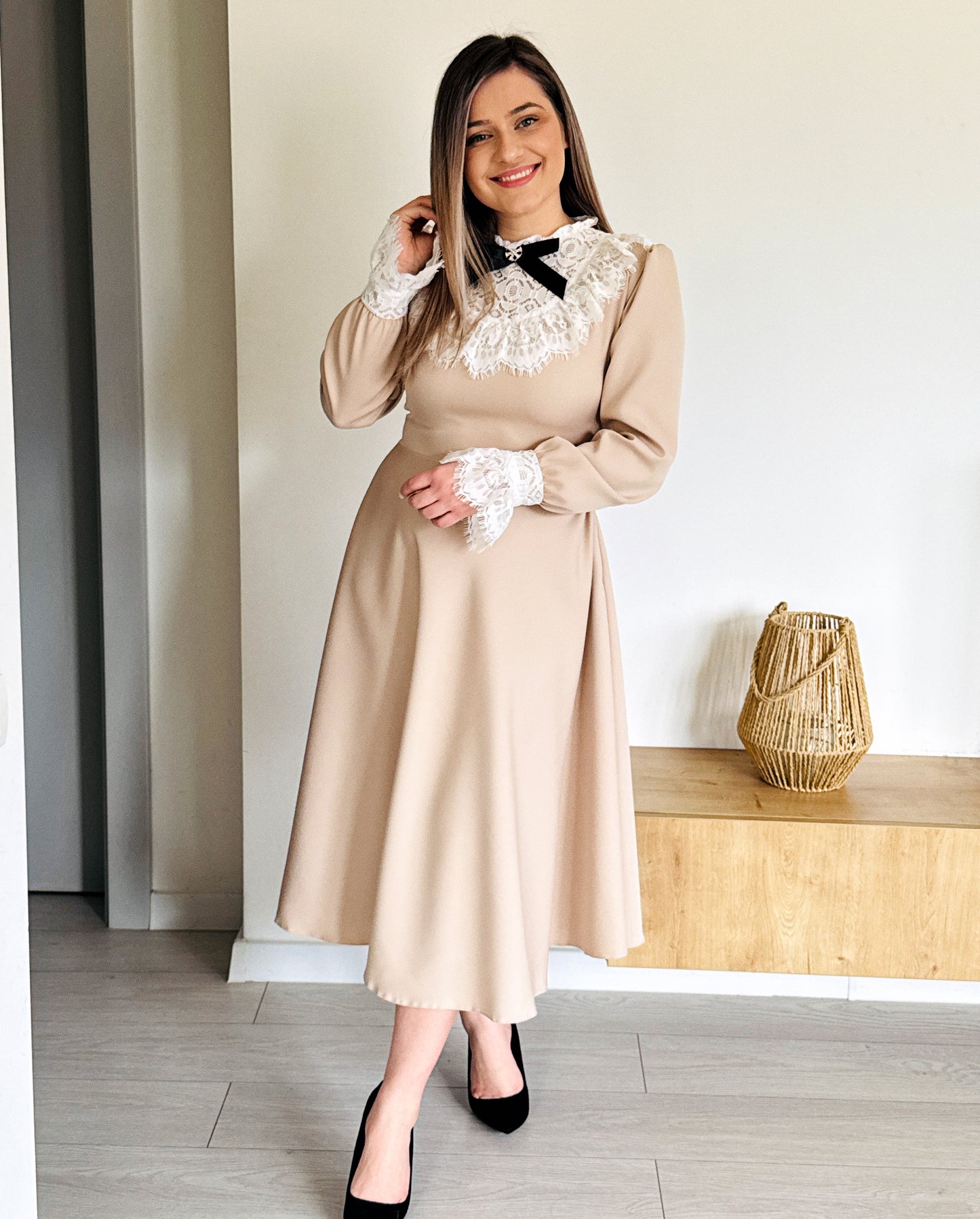 Rochie Midi Bej din Stofă Barbi cu Dantelă