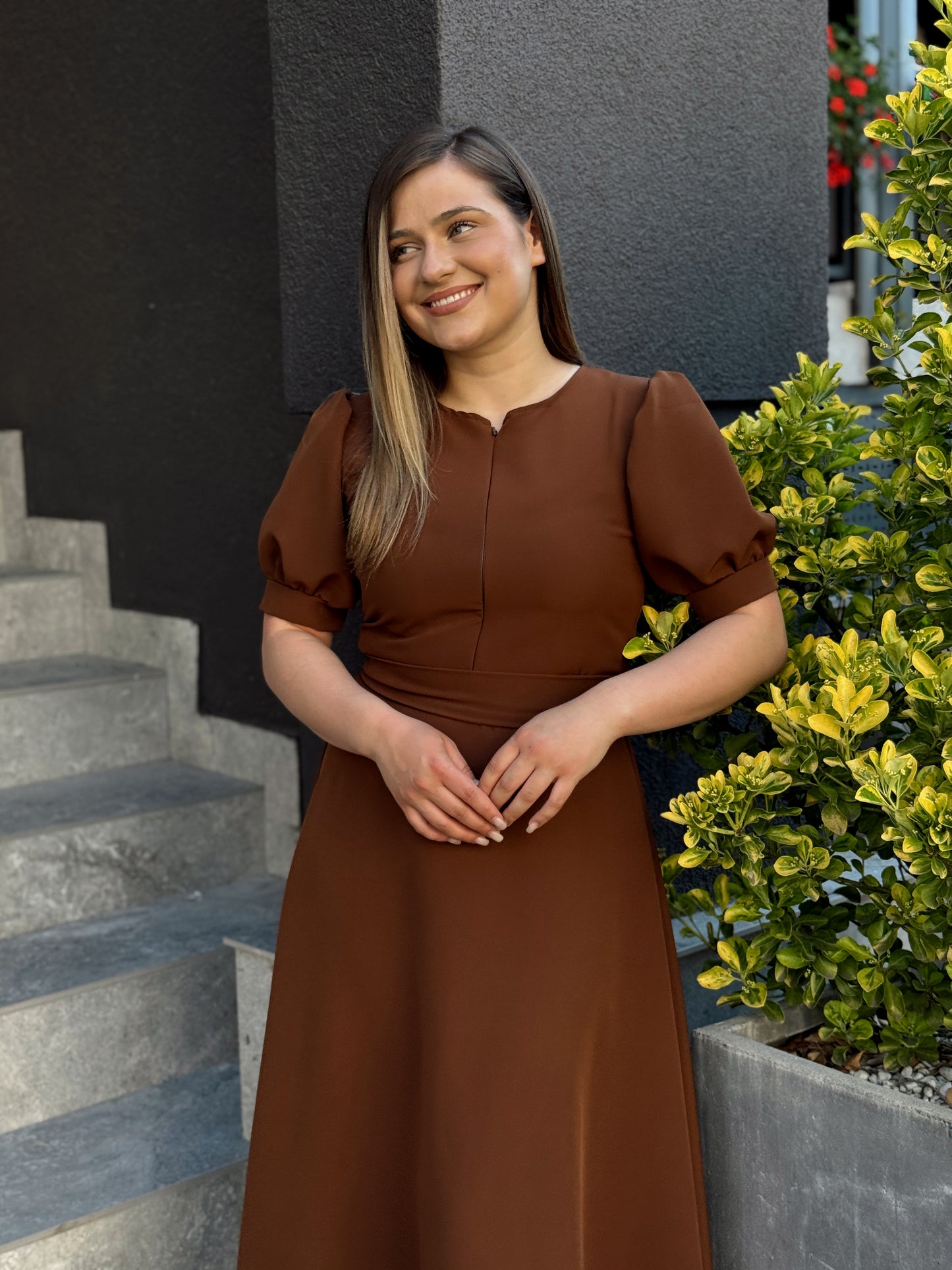Rochie midi elegantă din stofă Barbi maro