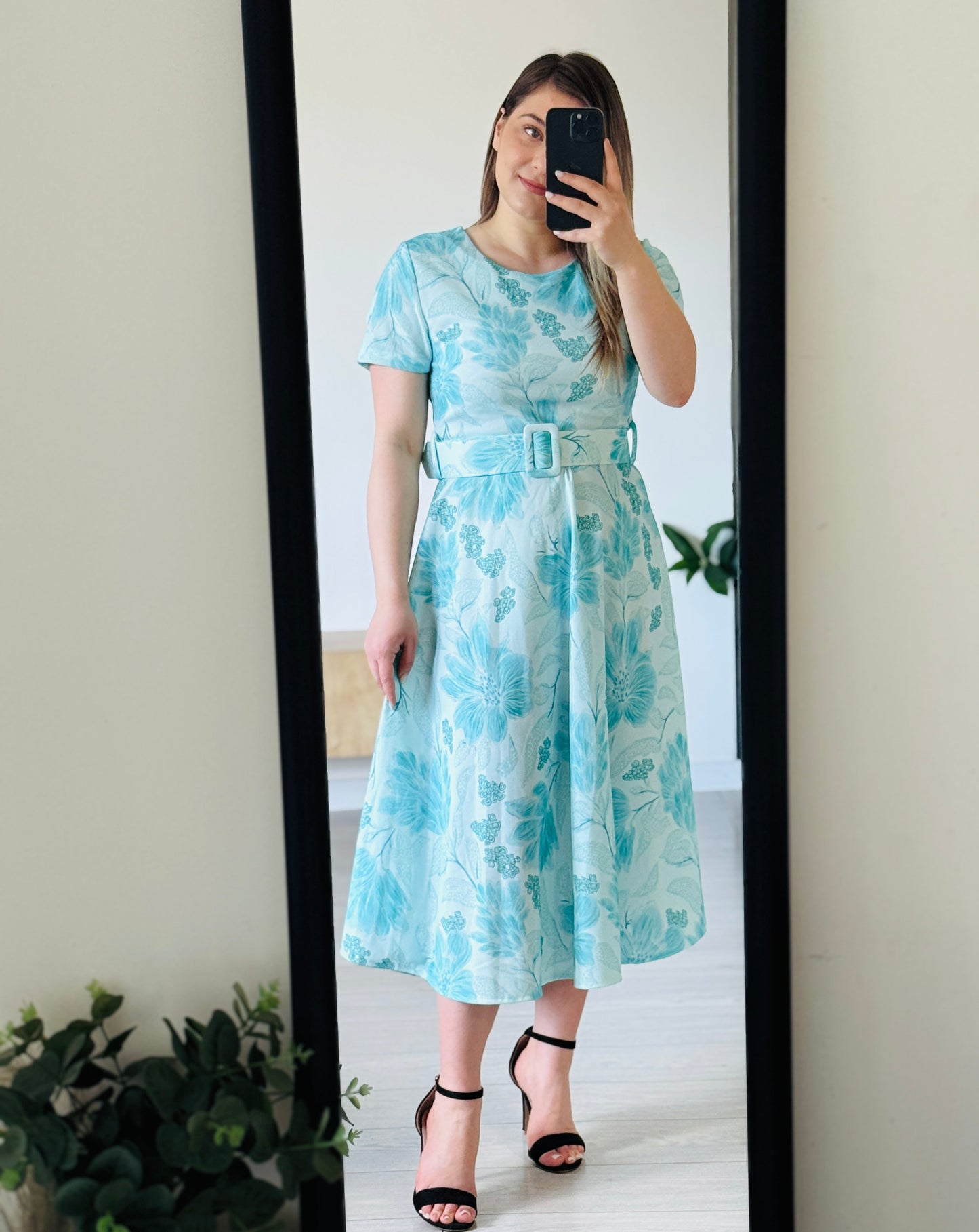 Rochie midi elegantă cu imprimeu floral și cordon