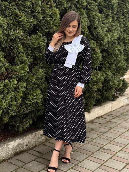 Rochie Elegantă cu Buline și Fundă
