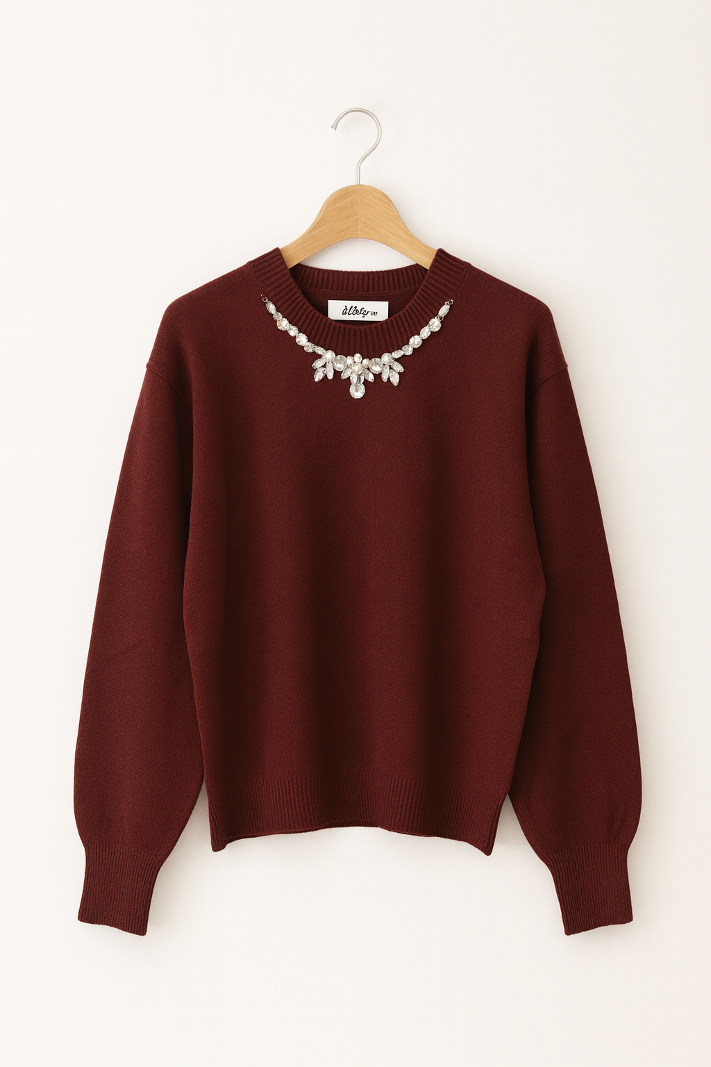 Pulover Soft cu Colier de Pietre – Model Elegant