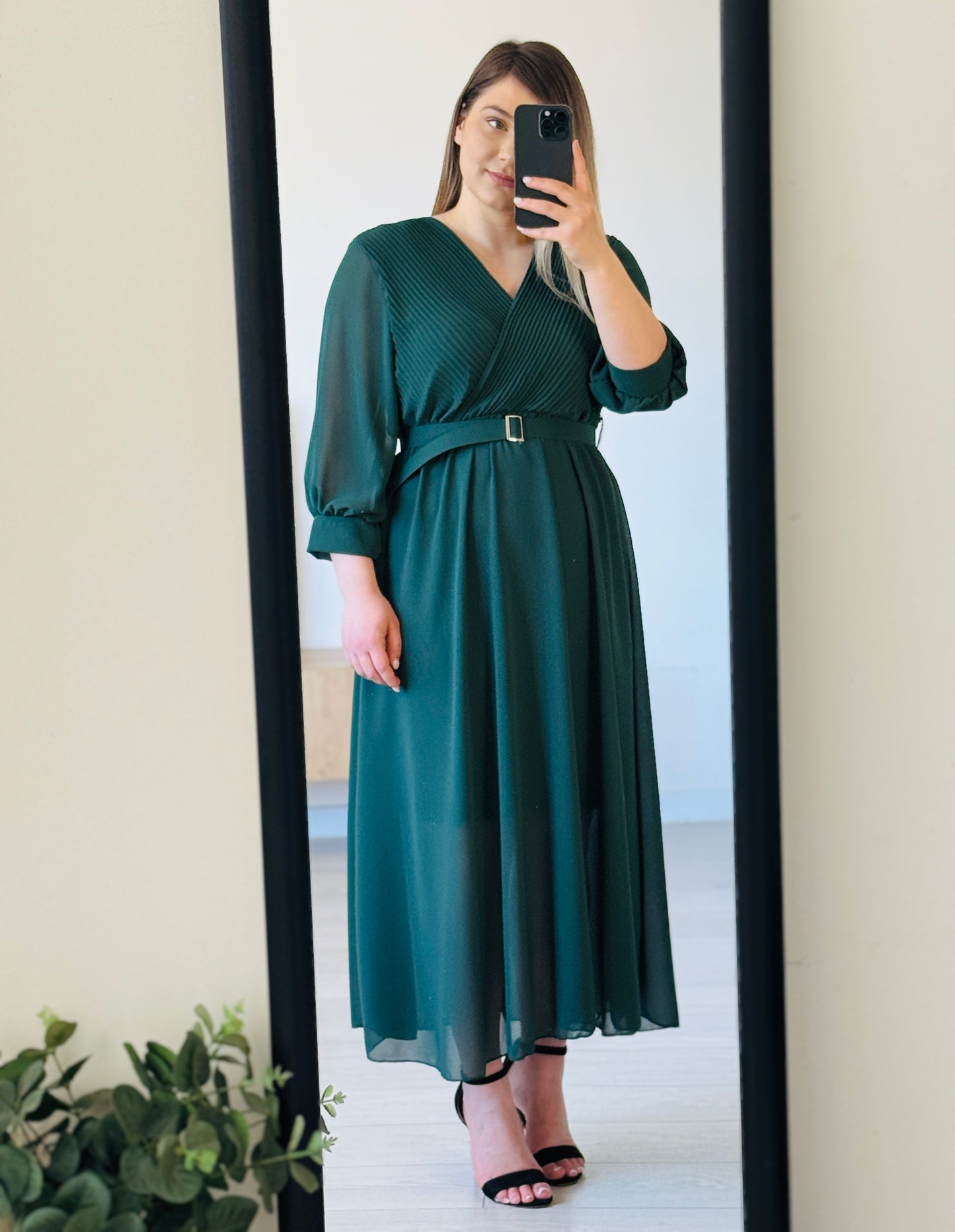 Rochie midi elegantă cu pliuri și curea în talie