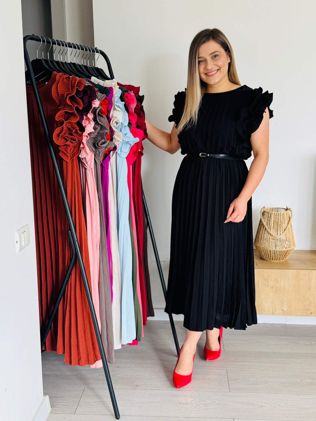 Rochie plisată din vâscoză cu volane