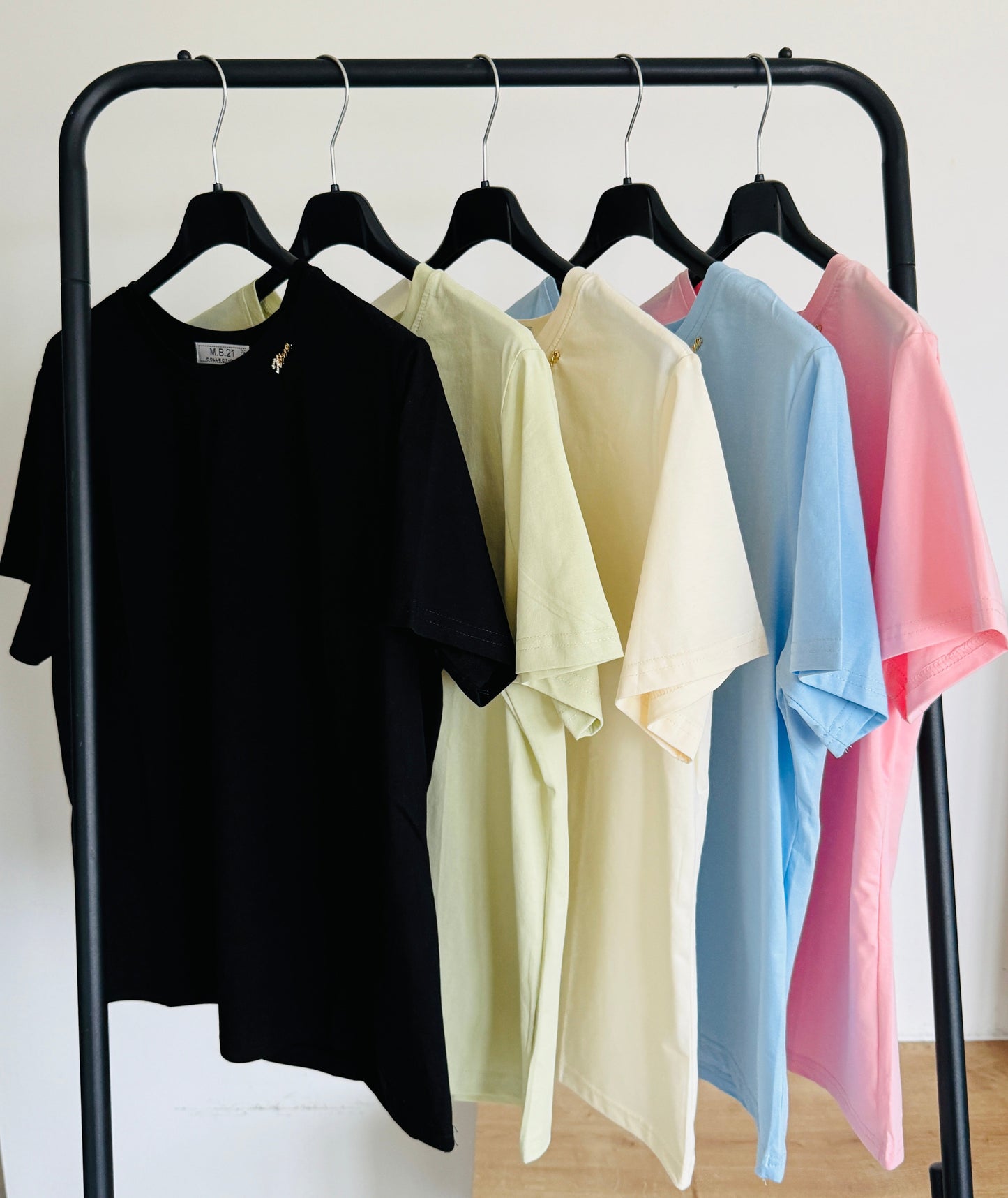 Tricou basic oversized cu detaliu decorativ