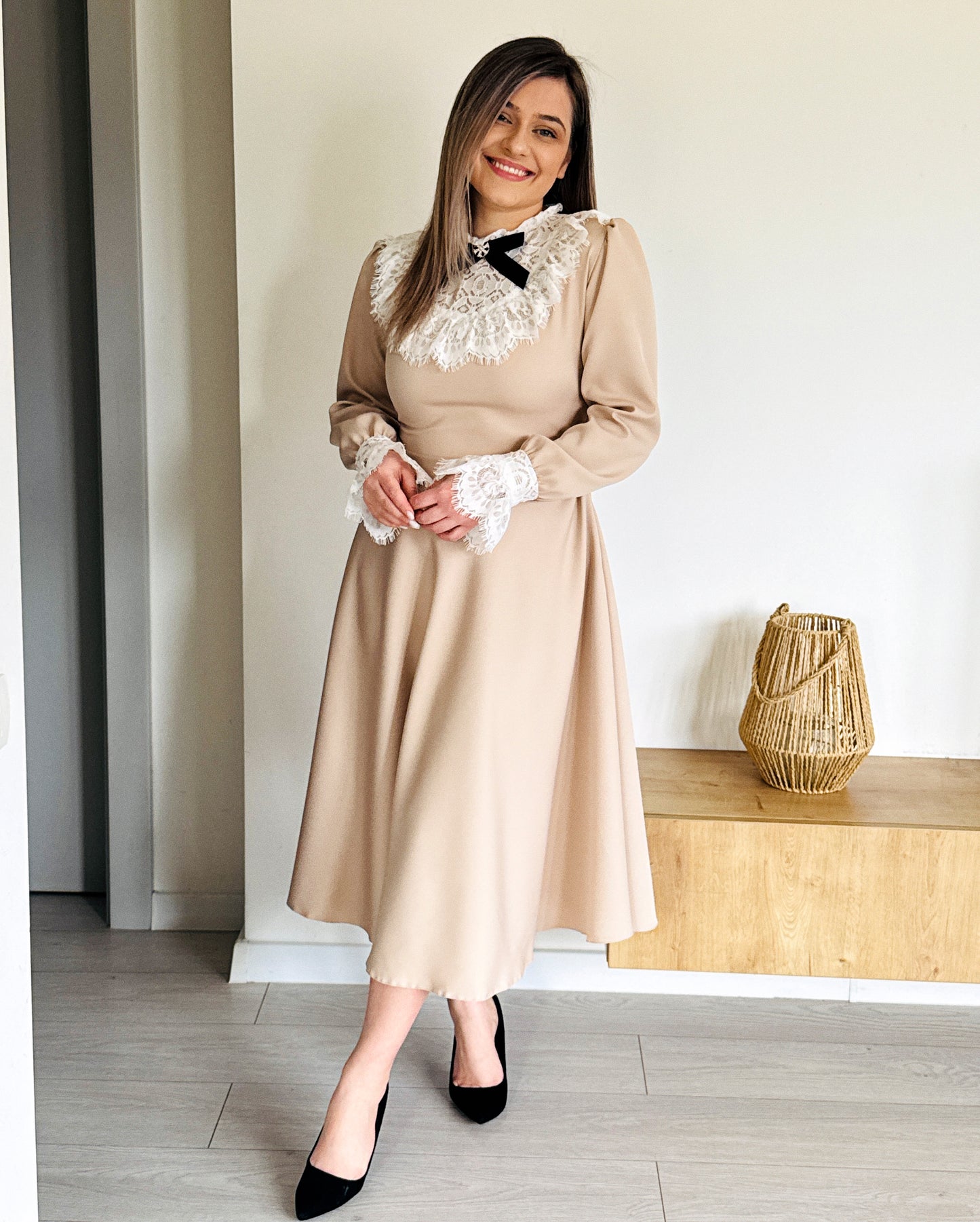 Rochie Midi Bej din Stofă Barbi cu Dantelă