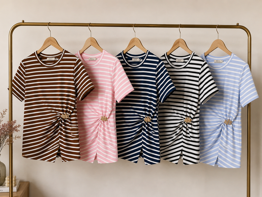 Tricou casual în dungi cu detaliu decorativ în talie