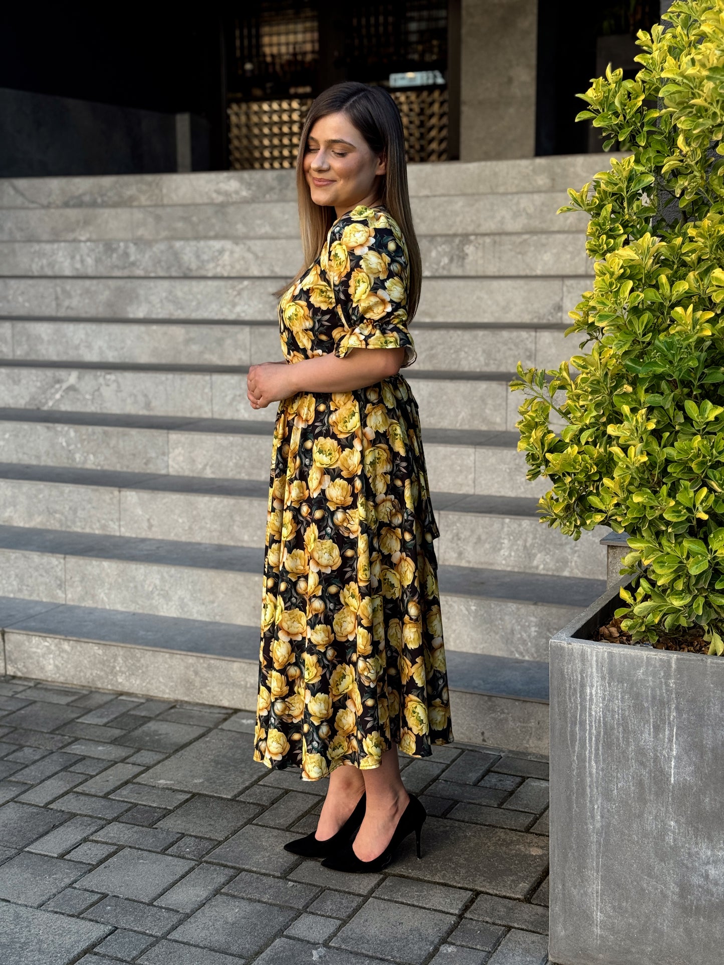 Rochie midi florală din vâscoză cu talie elastică