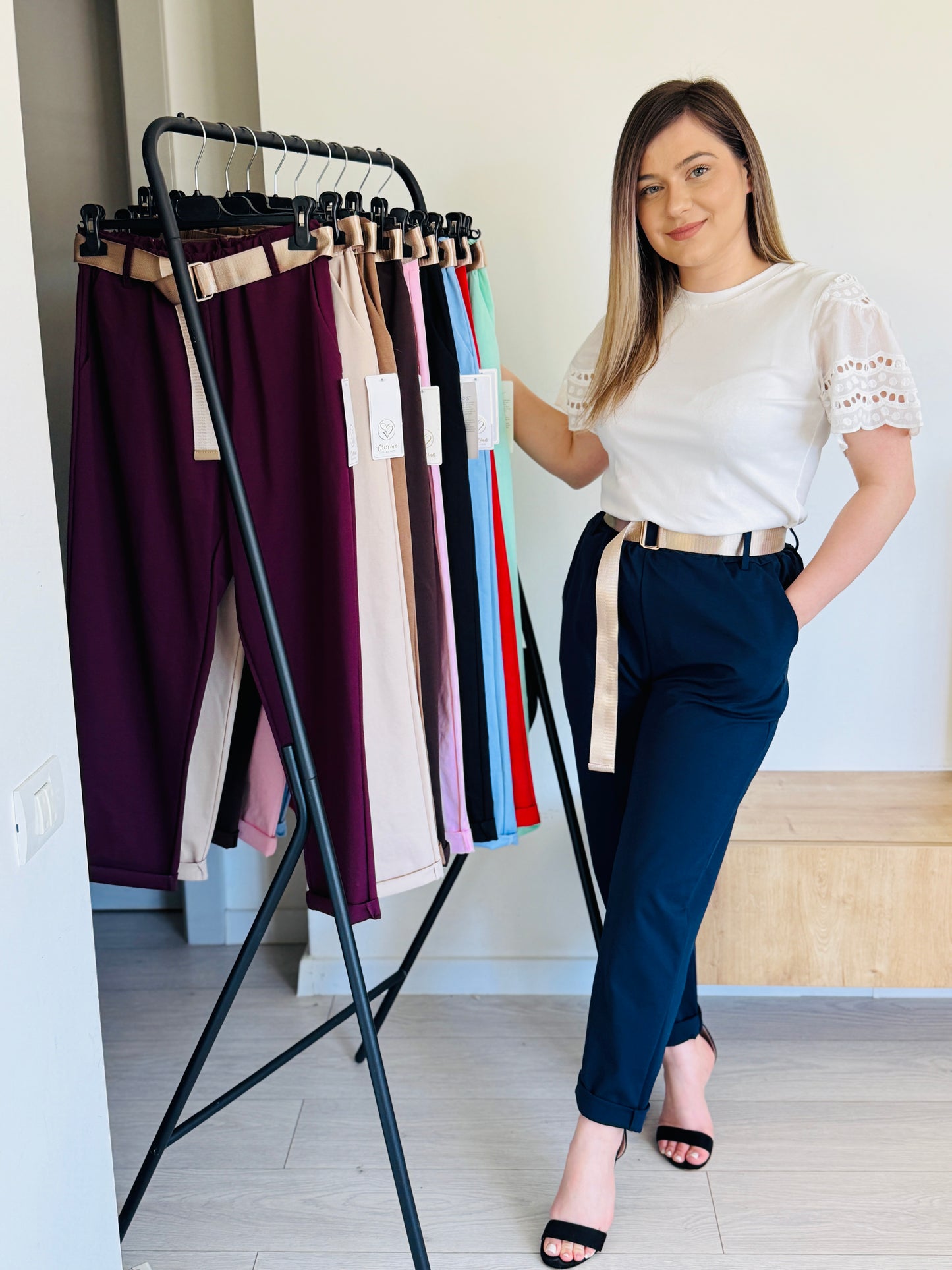 Pantaloni eleganți cu curea