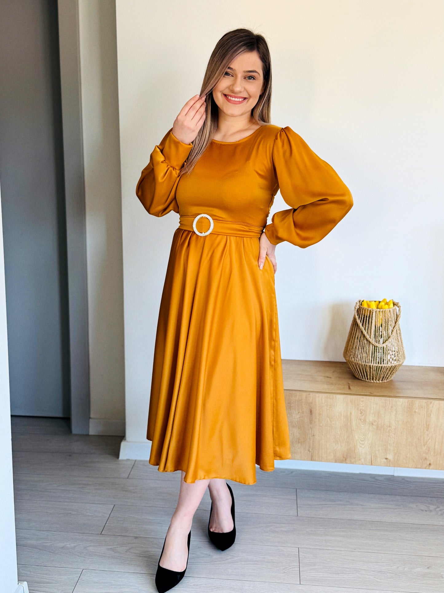 Rochie elegantă din tafta cu cordon decorativ