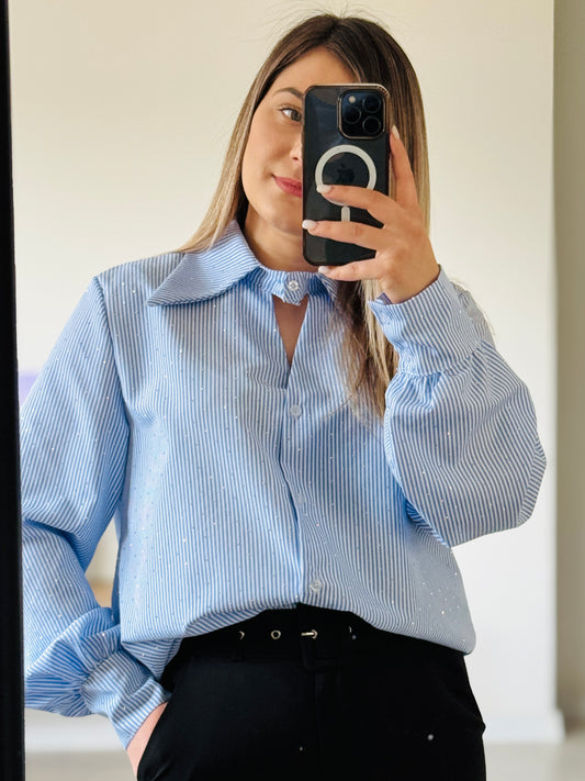 Cămașă elegantă cu dungi fine și detalii discrete