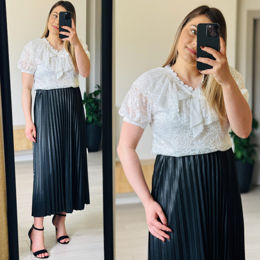 Set Elegant Bluză din Dantelă și Fustă Plisată