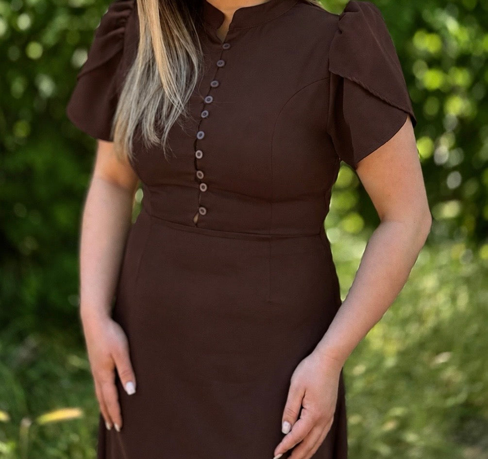 Rochie midi elegantă cu nasturi funcționali