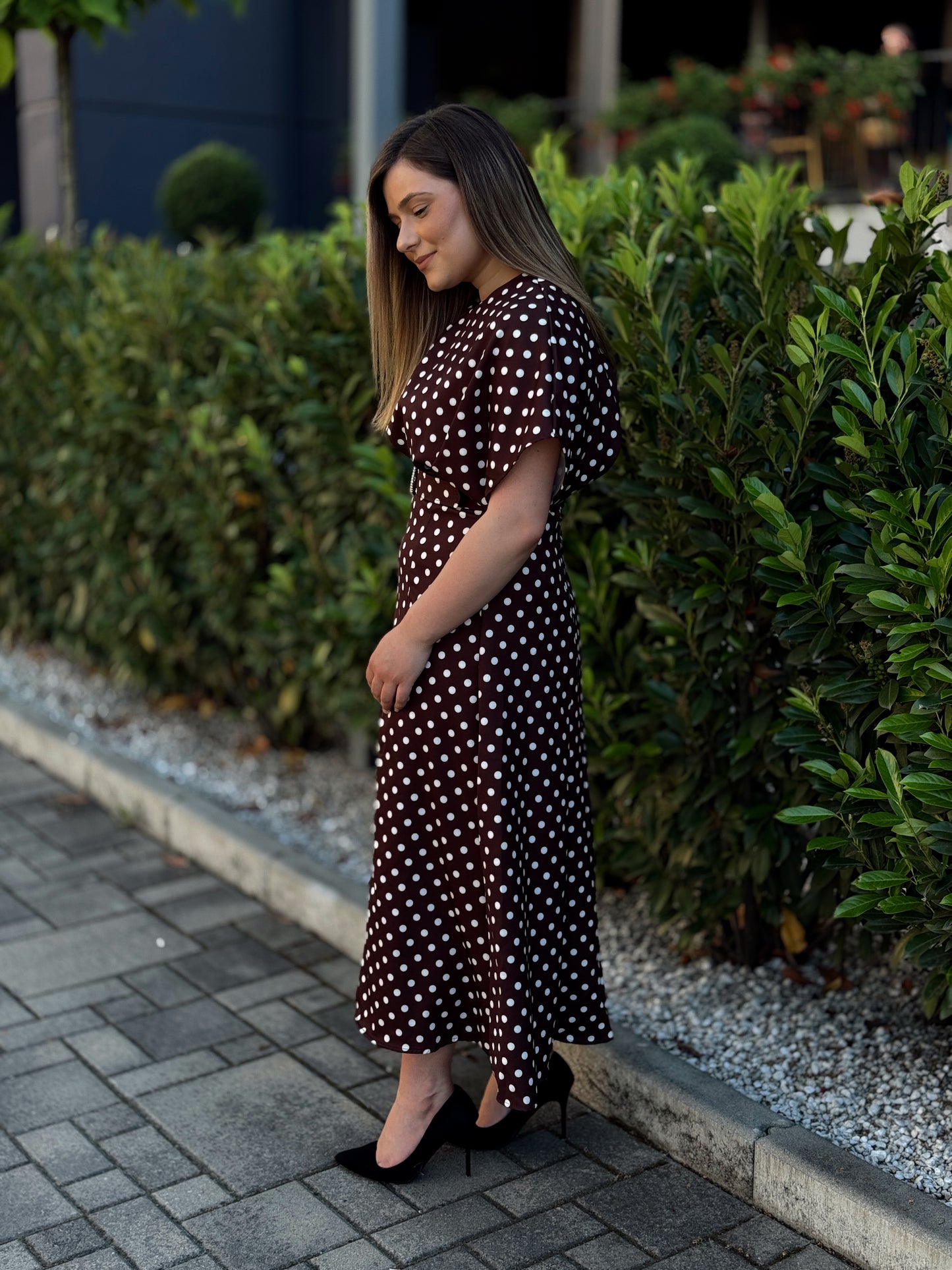 Rochie midi cu buline și cordon în talie