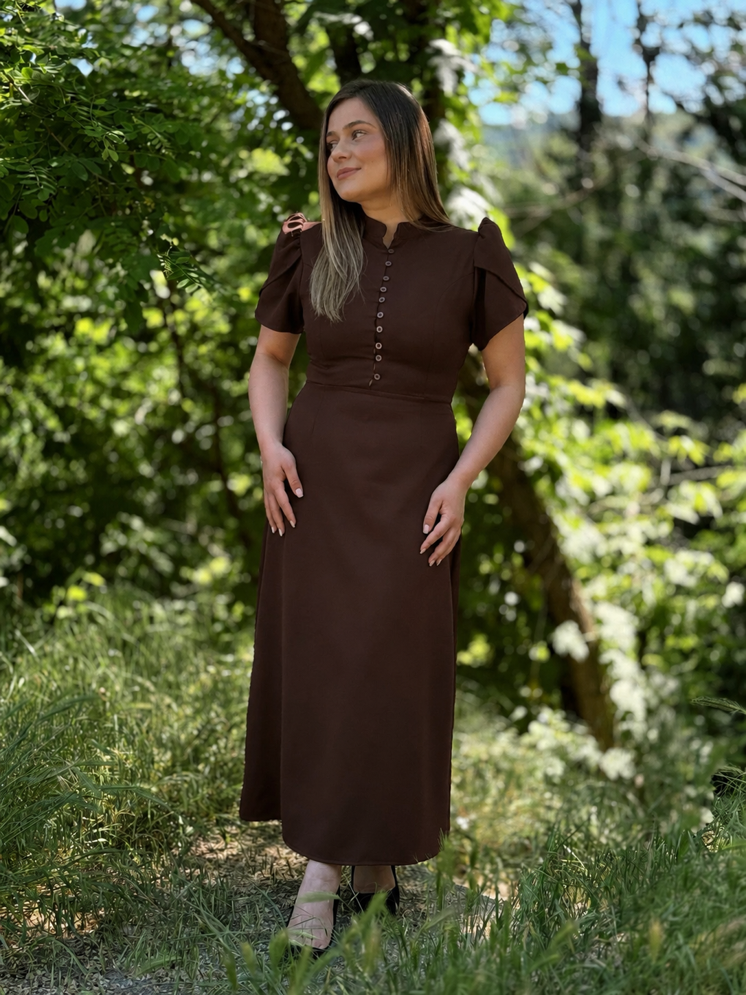 Rochie midi elegantă cu nasturi funcționali