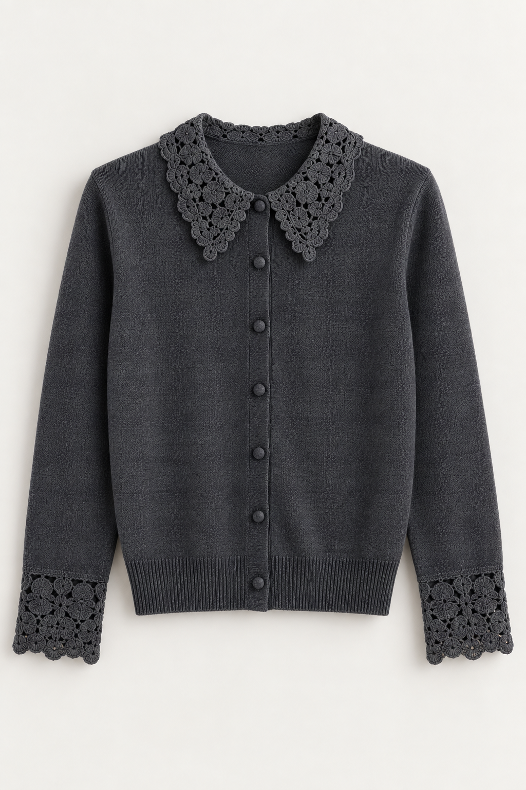 Cardigan tricot cu dantelă și nasturi perlați