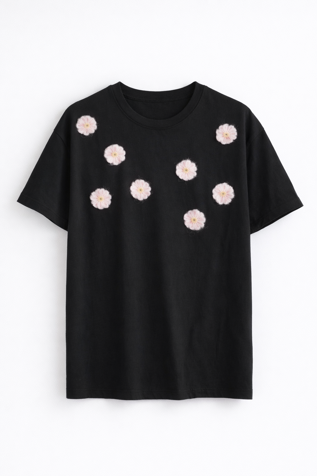 Tricou cu flori aplicate