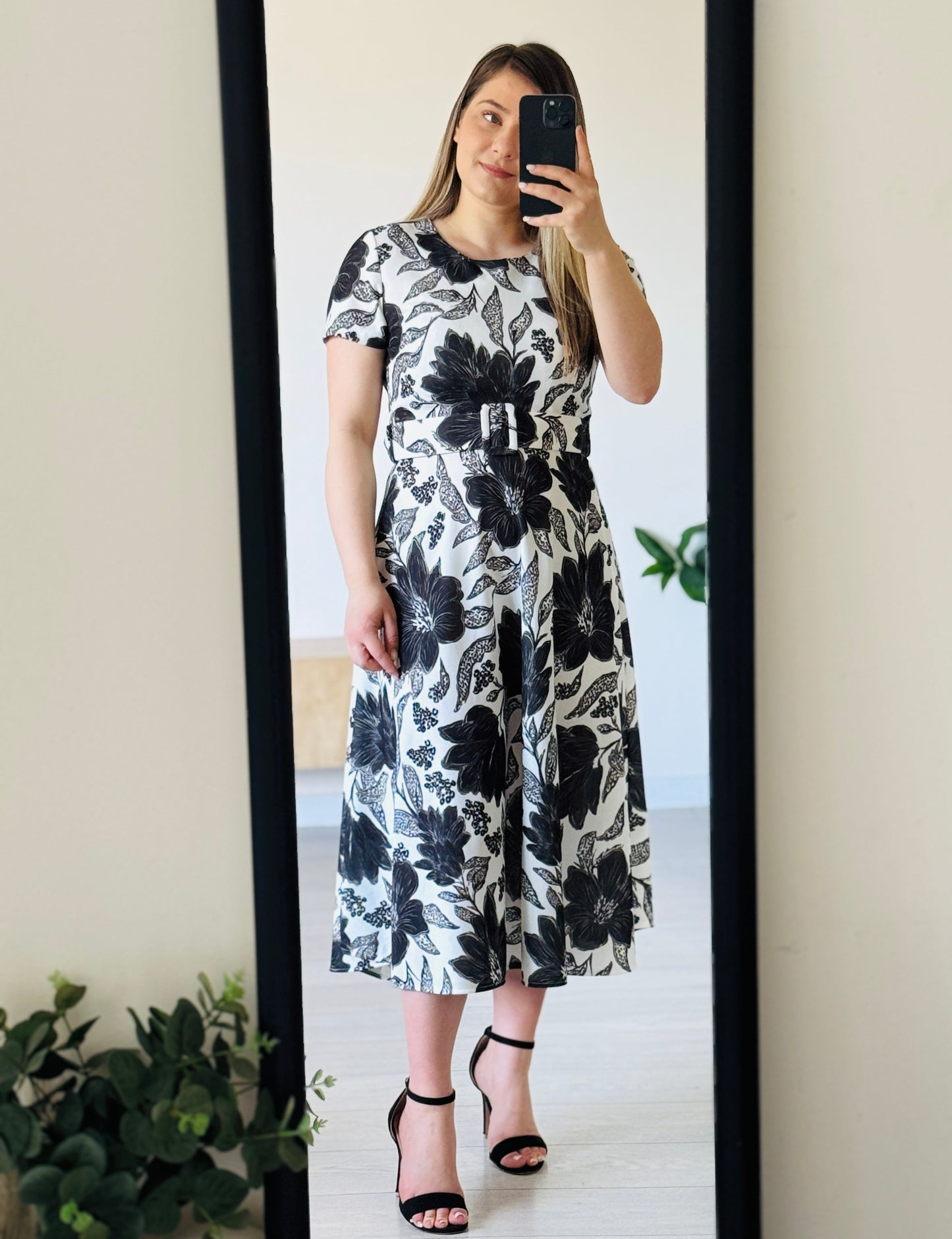 Rochie midi elegantă cu imprimeu floral și cordon