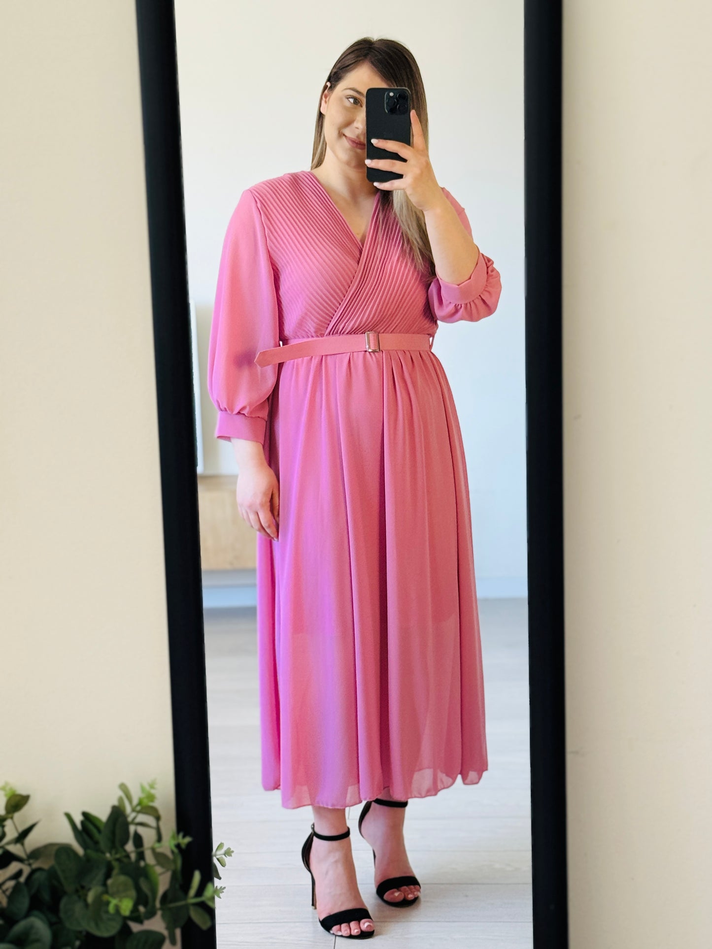 Rochie midi elegantă cu pliuri și curea în talie