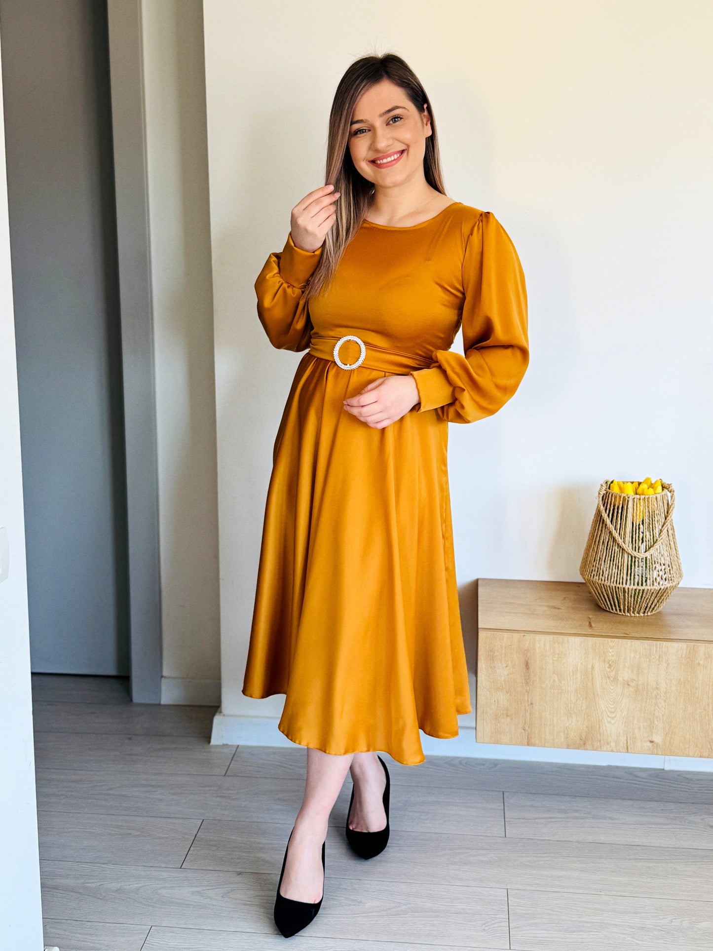 Rochie elegantă din tafta cu cordon decorativ